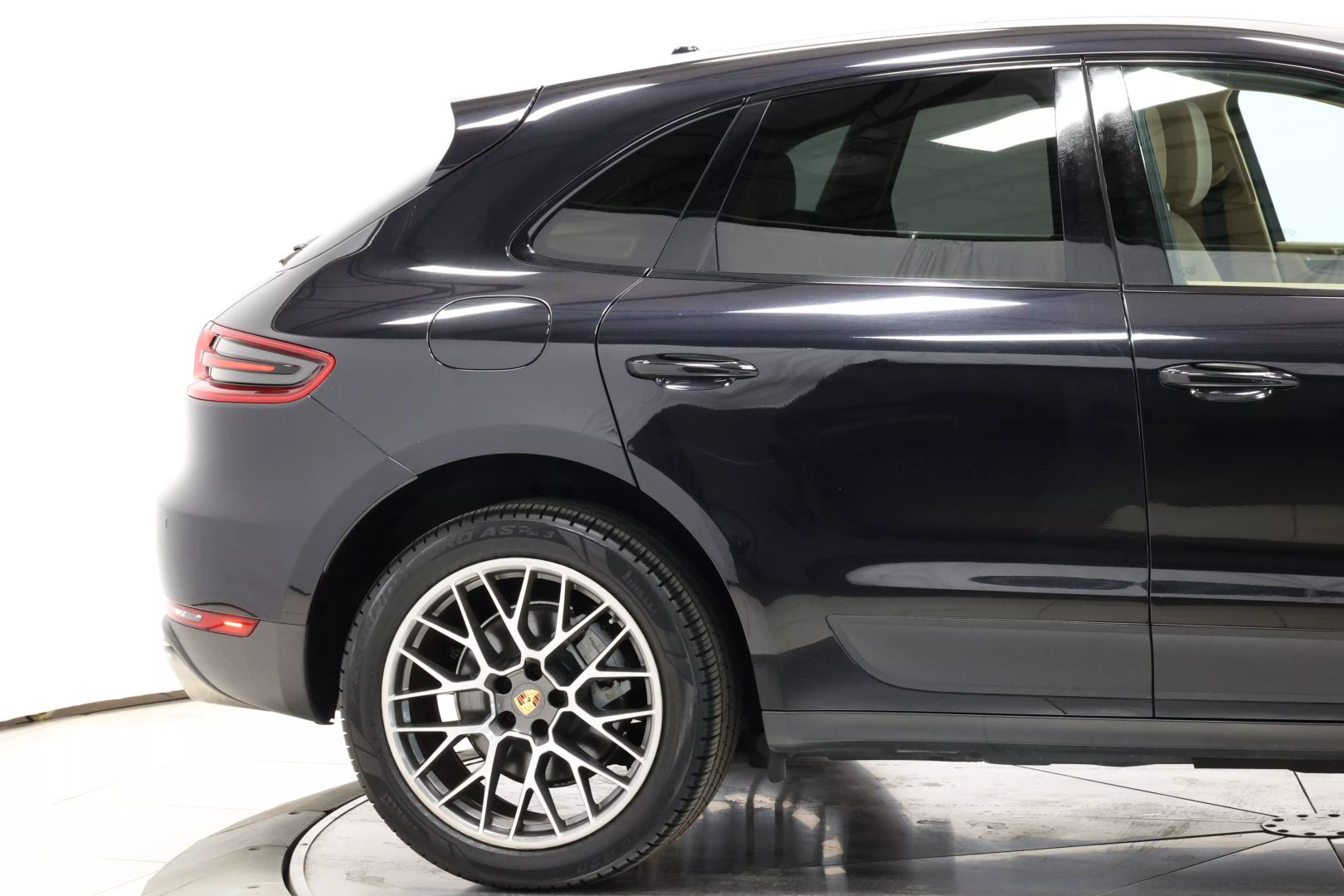 2016 Porsche Macan - Image 59