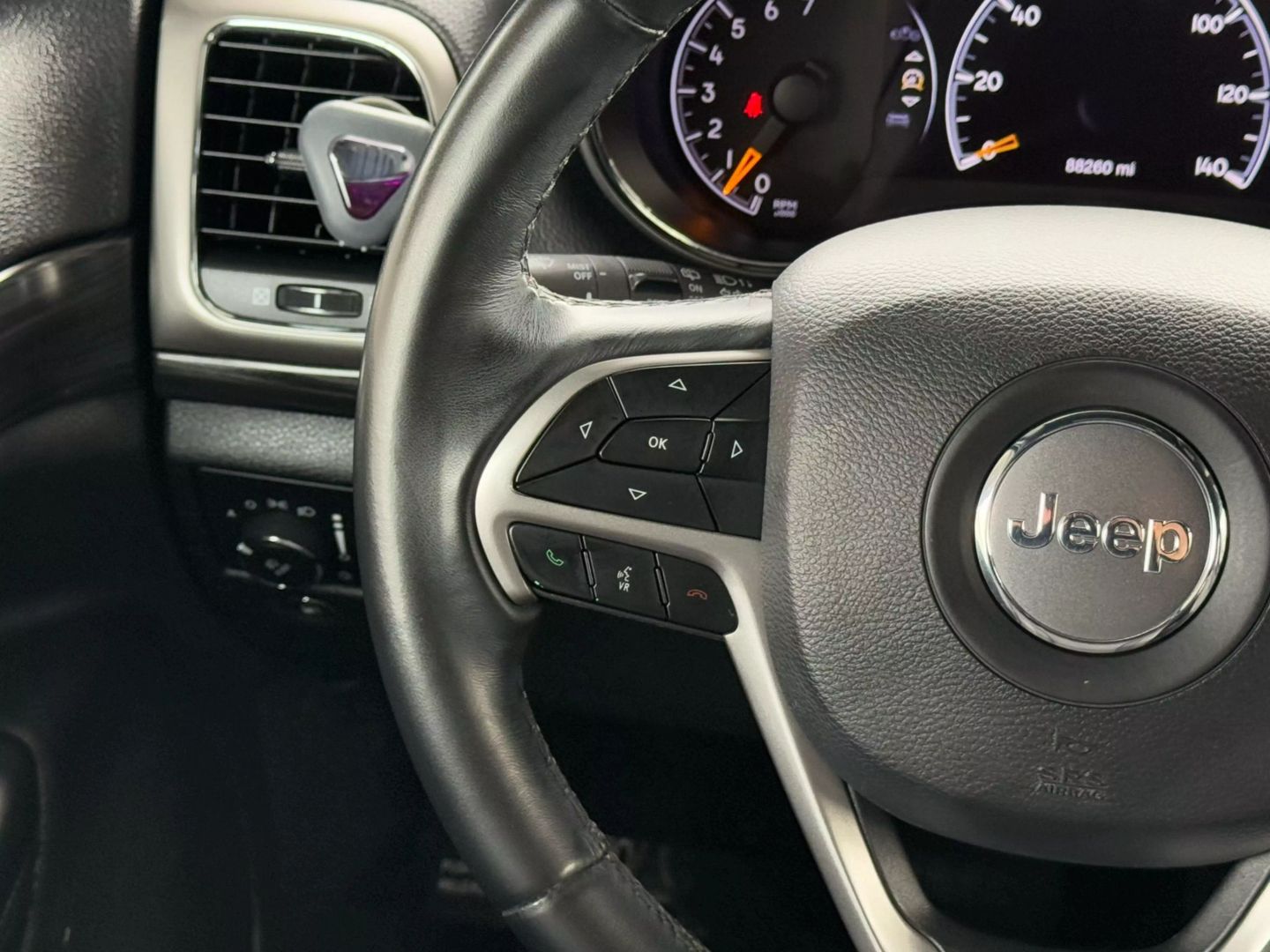 2019 Jeep Grand Cherokee - Image 32