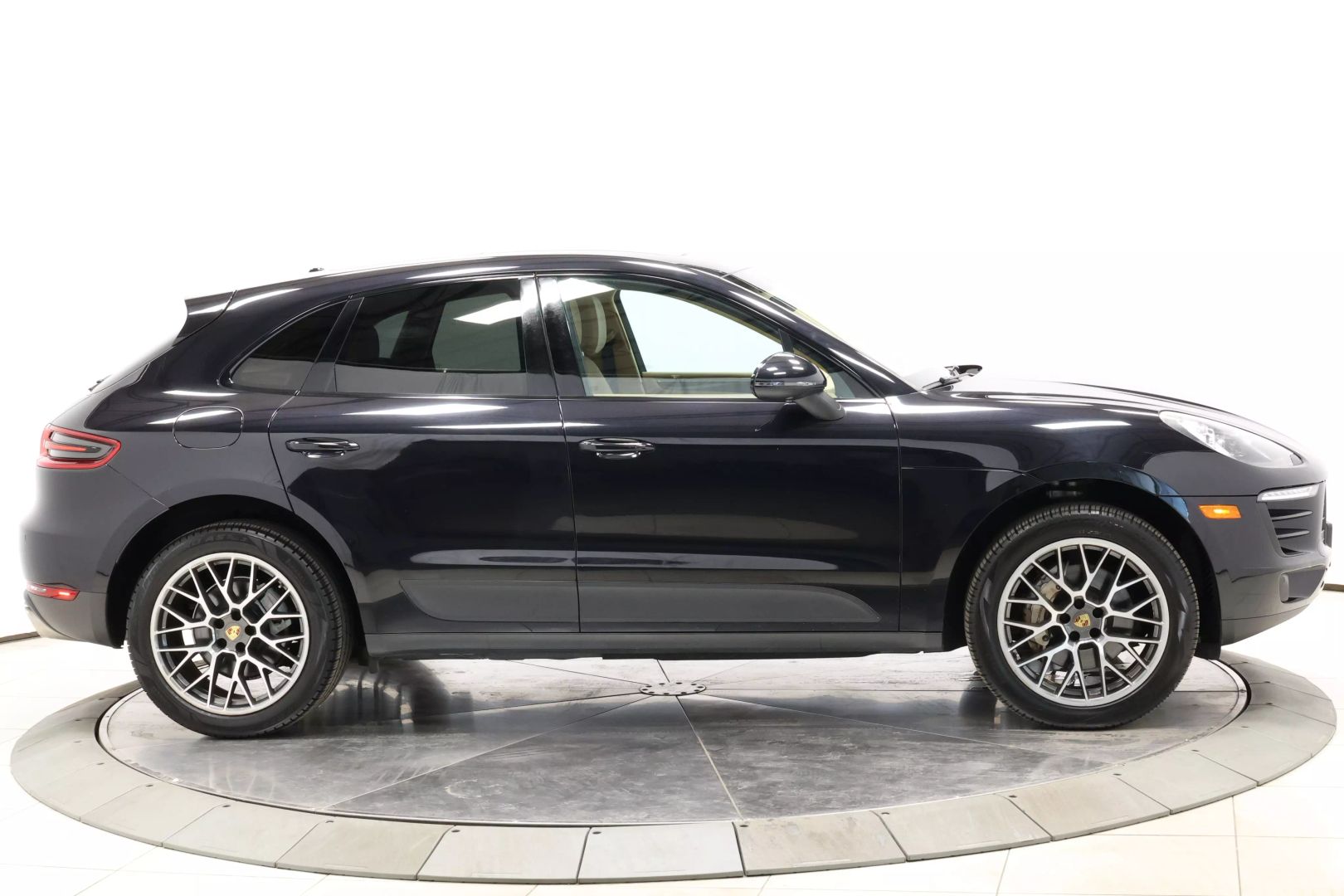 2016 Porsche Macan - Image 58