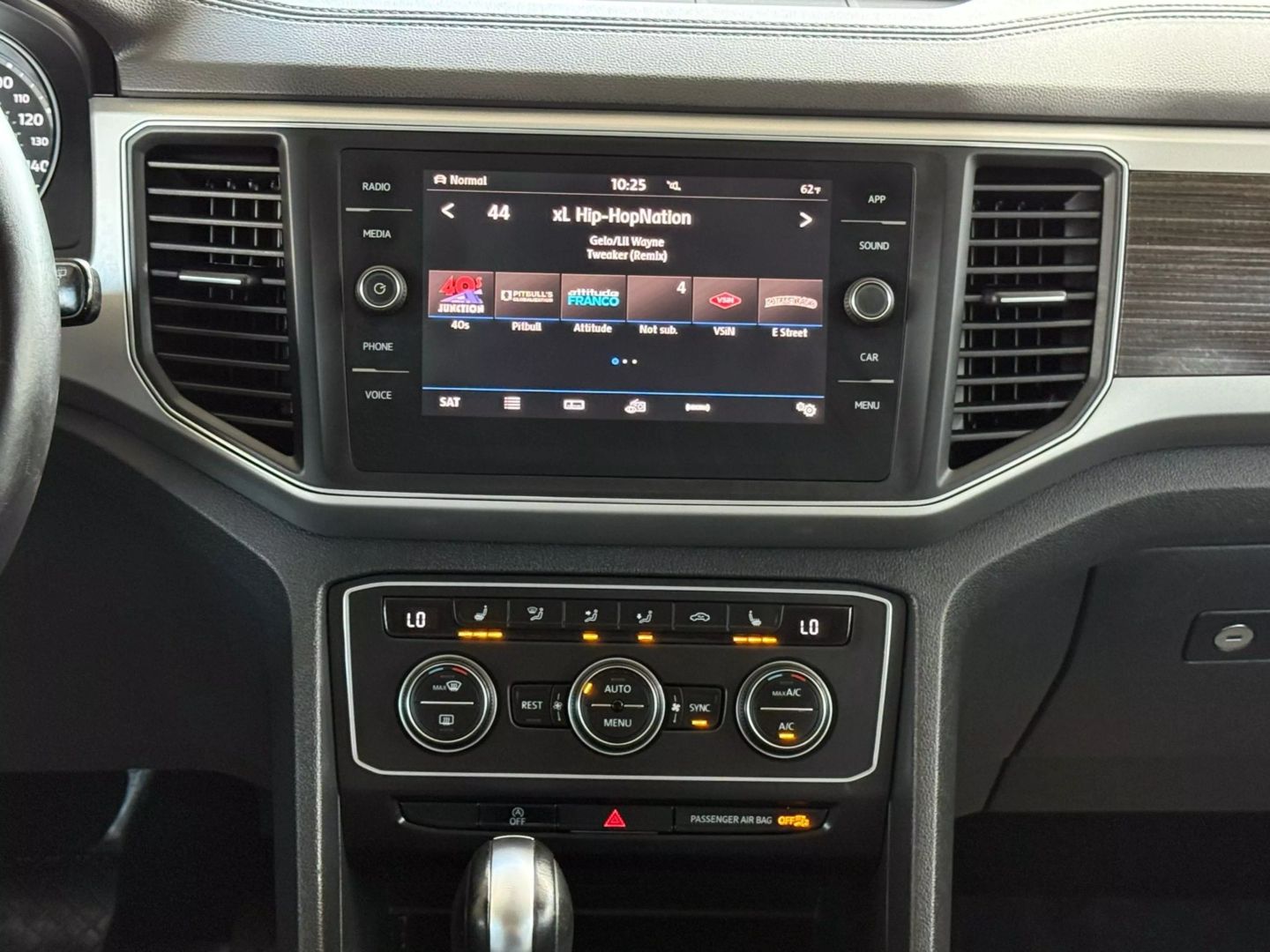 2018 Volkswagen Atlas - Image 29