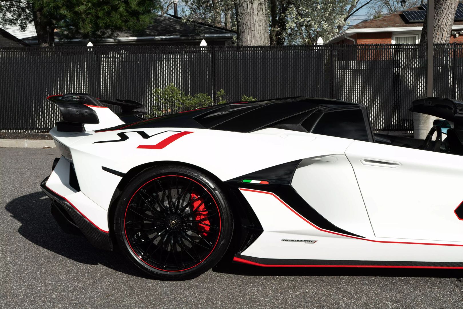 2021 Lamborghini Aventador - Image 18