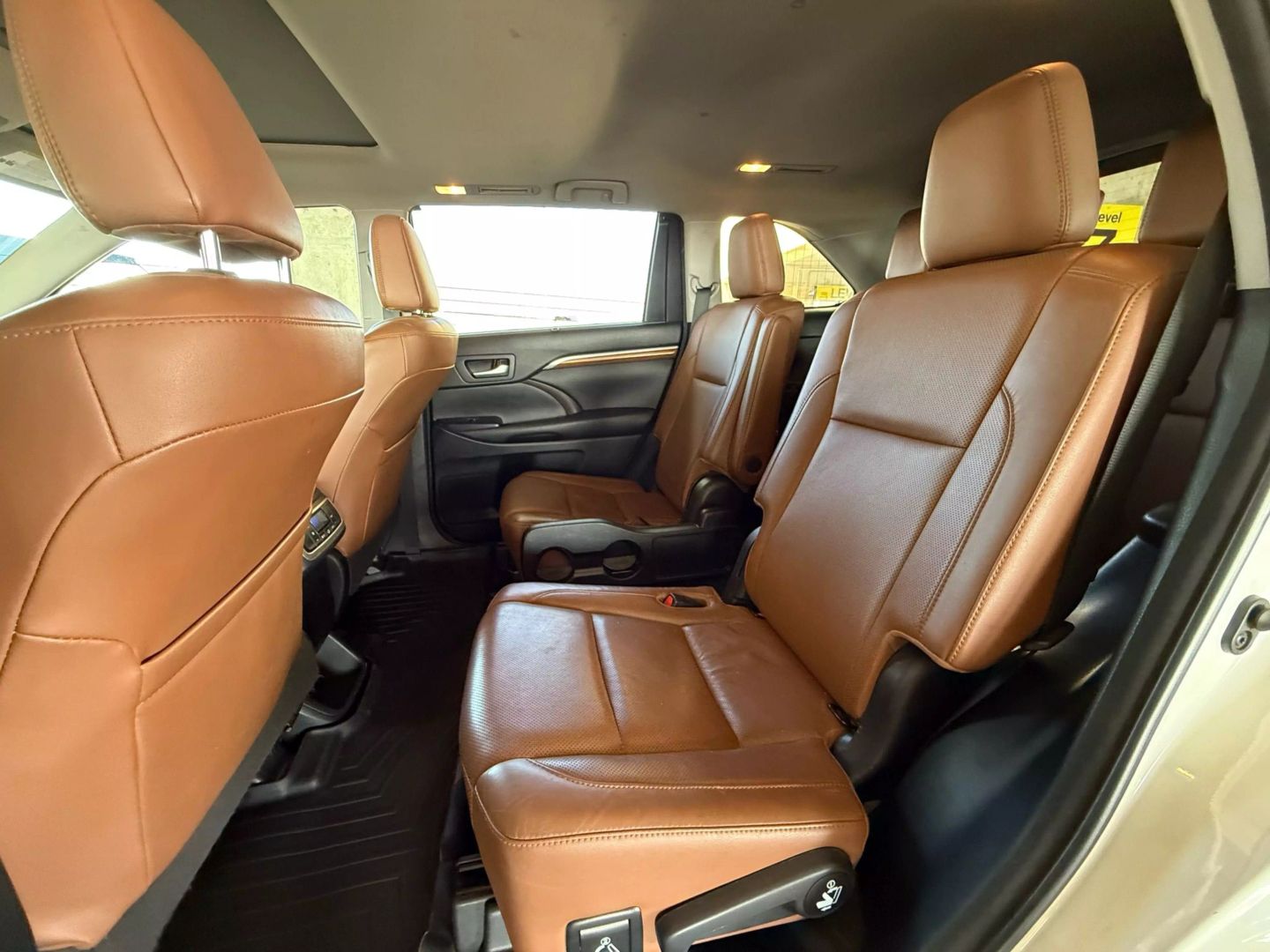 2018 Toyota Highlander - Image 17