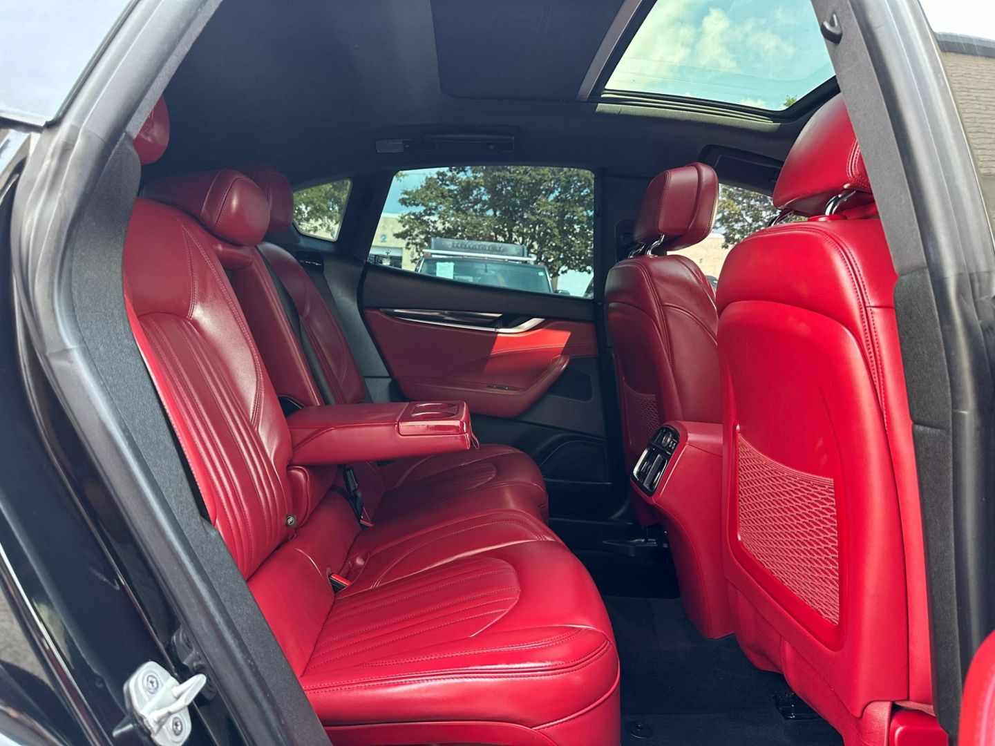 2017 Maserati Levante - Image 24