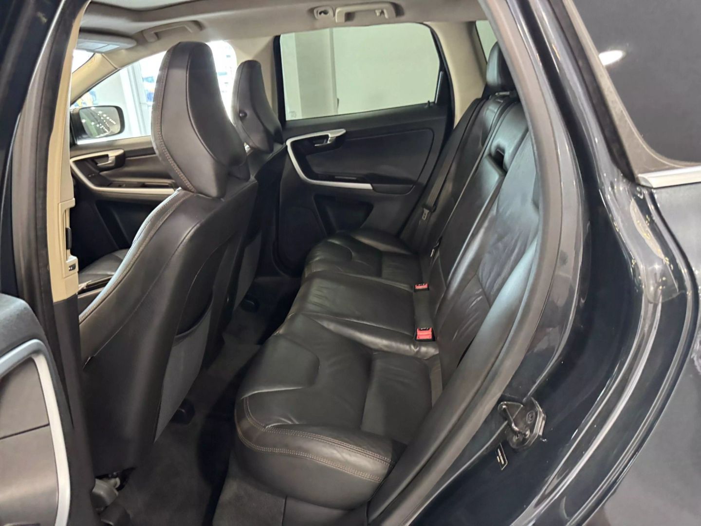 2012 Volvo Xc60 3.2 Sport Utility 4d - Image 17