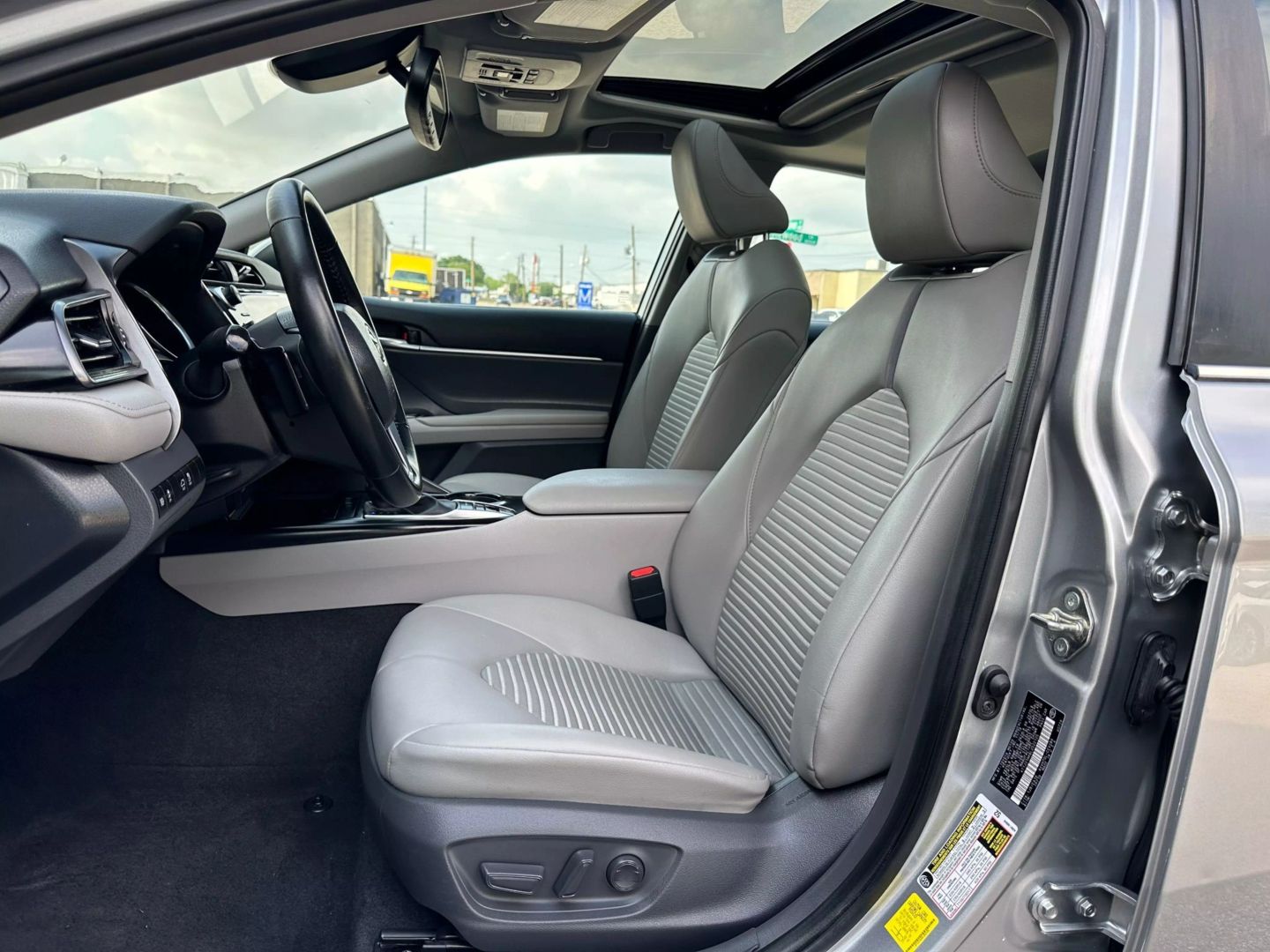 2020 Toyota Camry Hybrid - Image 14