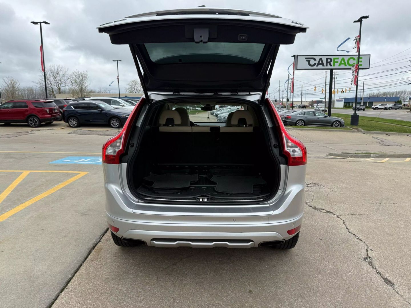 2017 Volvo Xc60 - Image 11