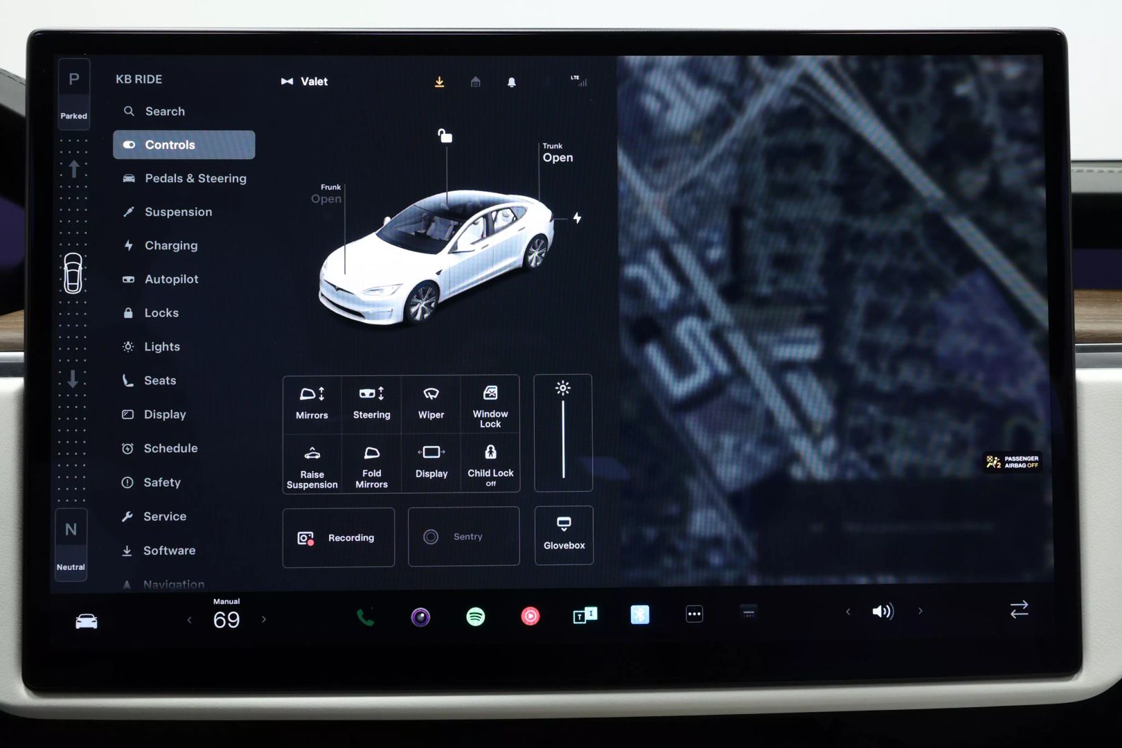2022 Tesla Model S - Image 25