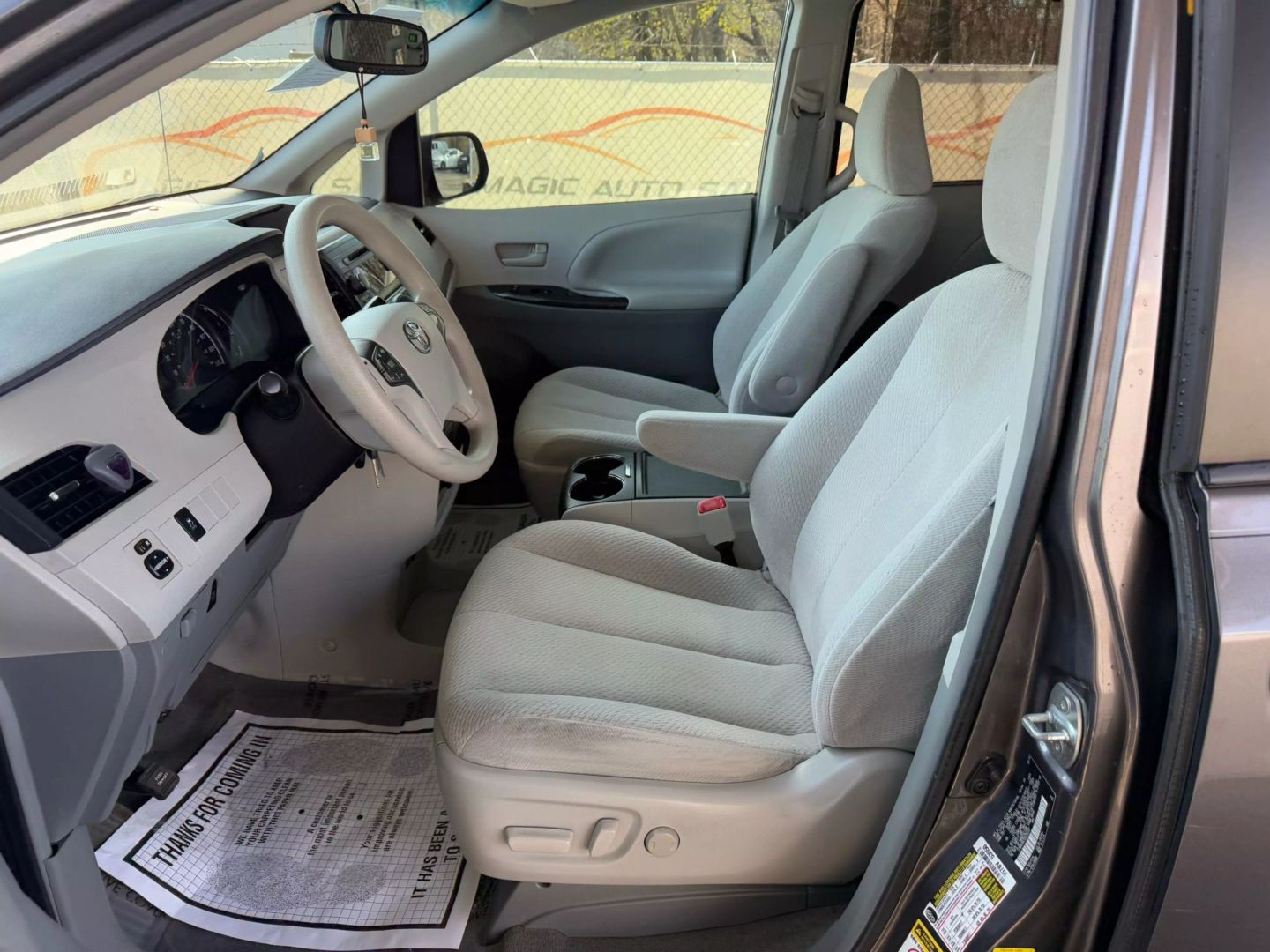 2013 Toyota Sienna - Image 10
