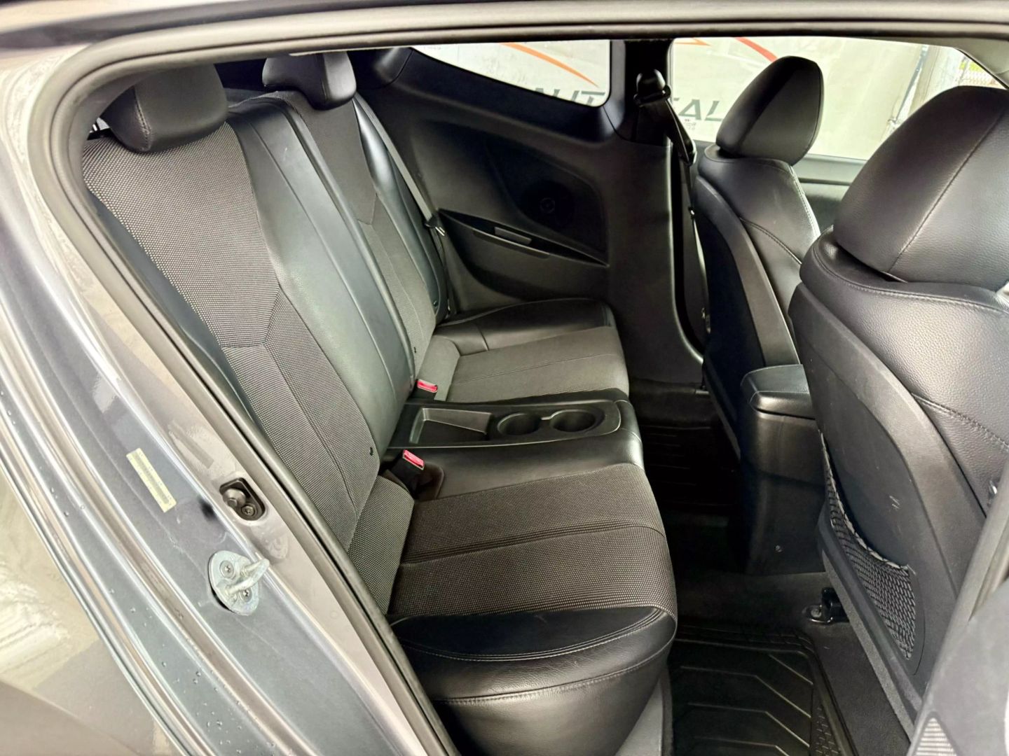 2013 Hyundai Veloster - Image 24