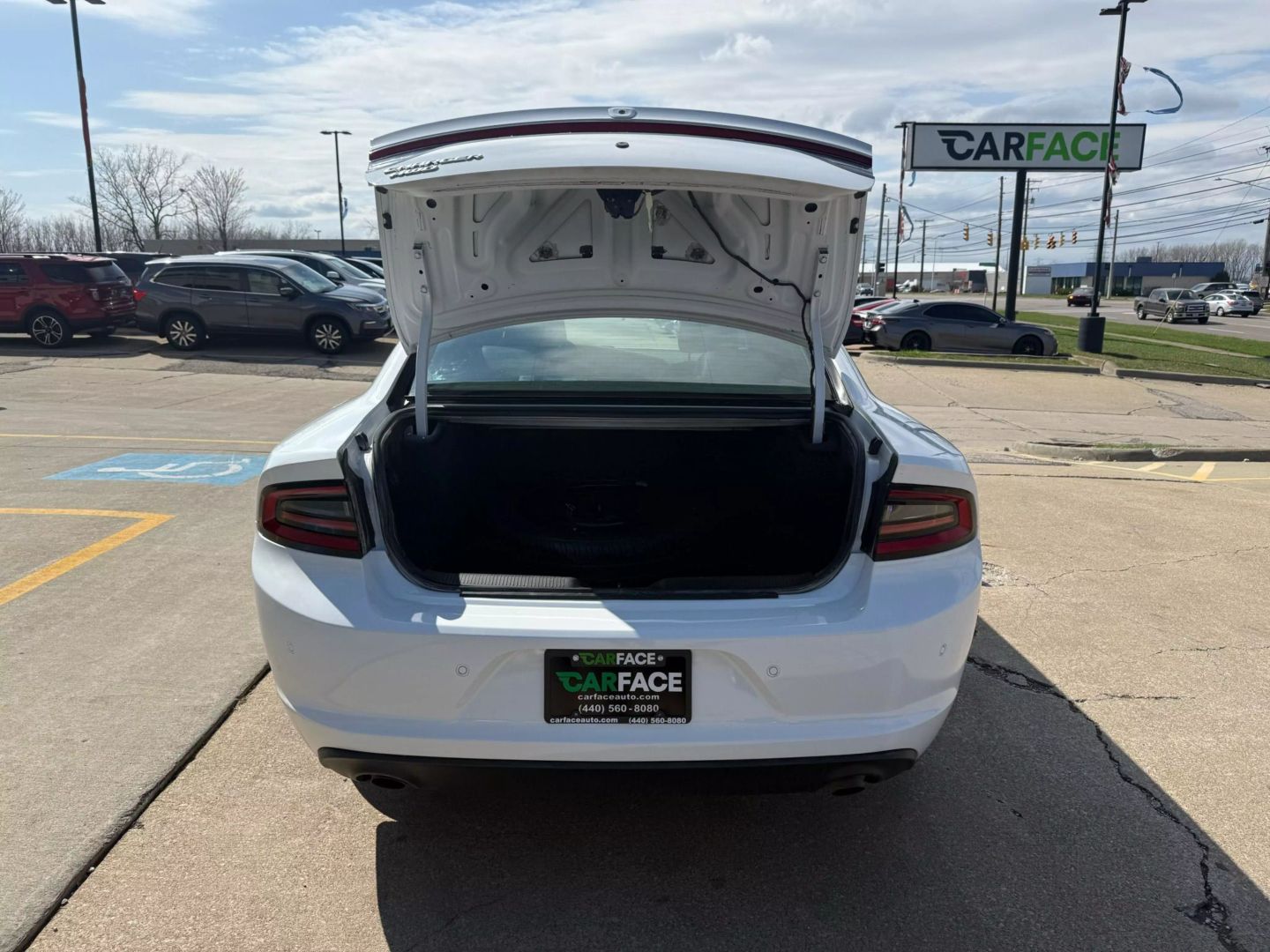 2019 Dodge Charger - Image 11