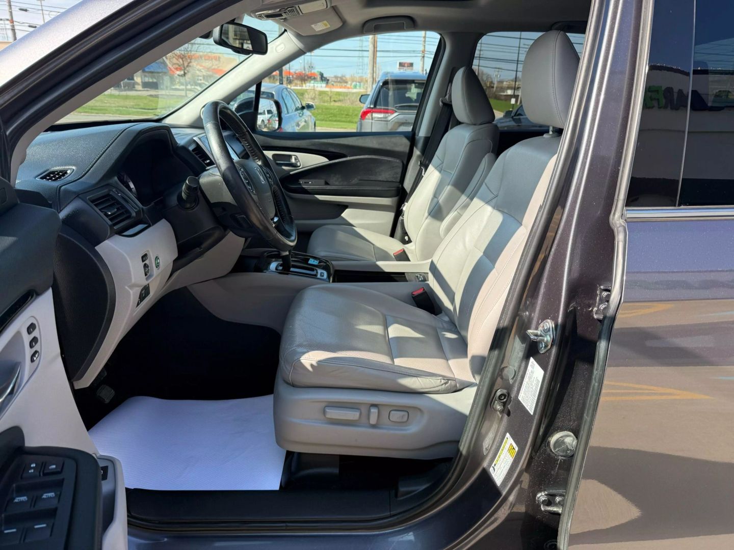 2019 Honda Ridgeline - Image 17