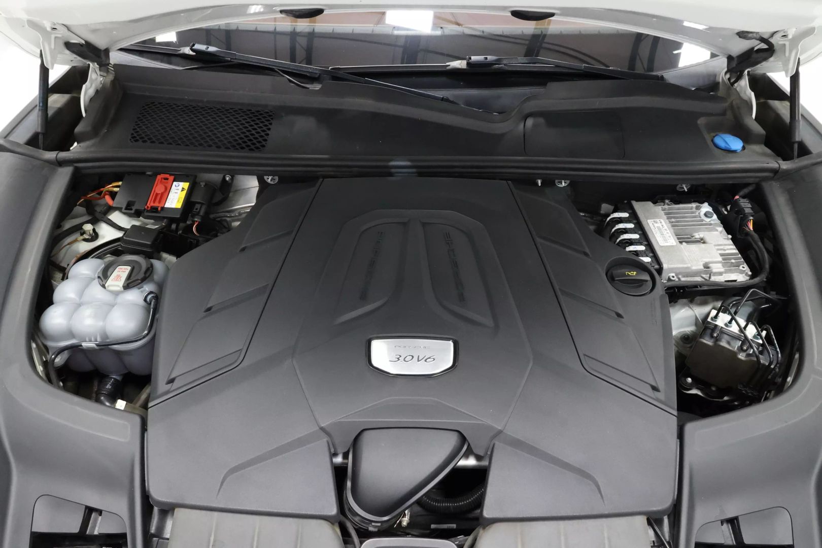 2021 Porsche Cayenne Coupe - Image 101