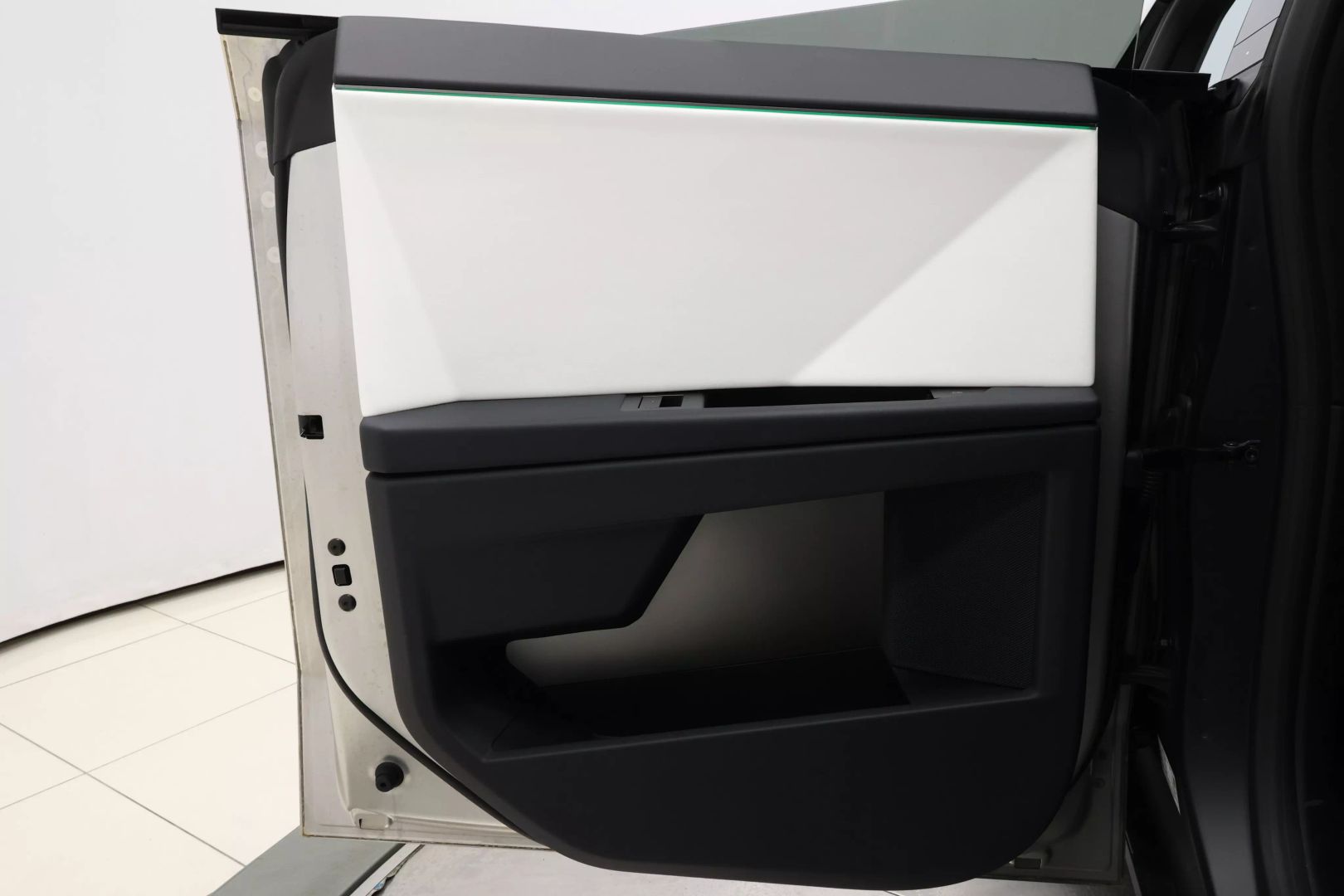 2024 Tesla Cybertruck - Image 53