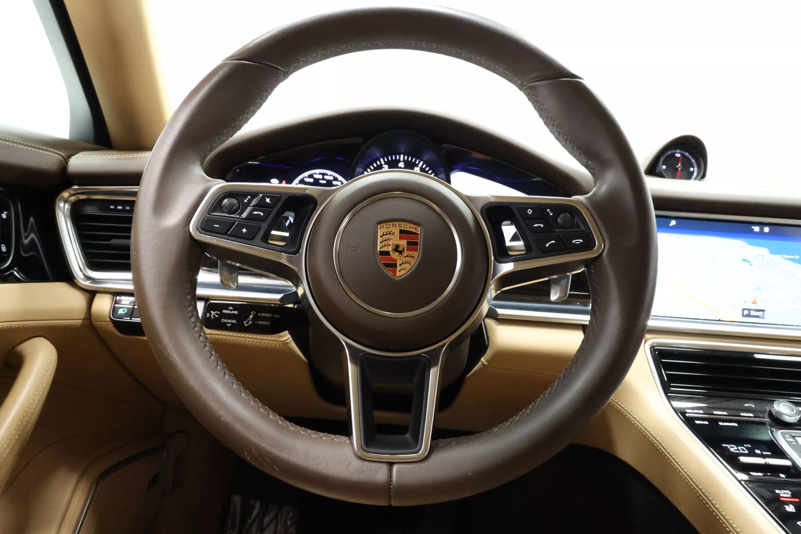 2017 Porsche Panamera - Image 20
