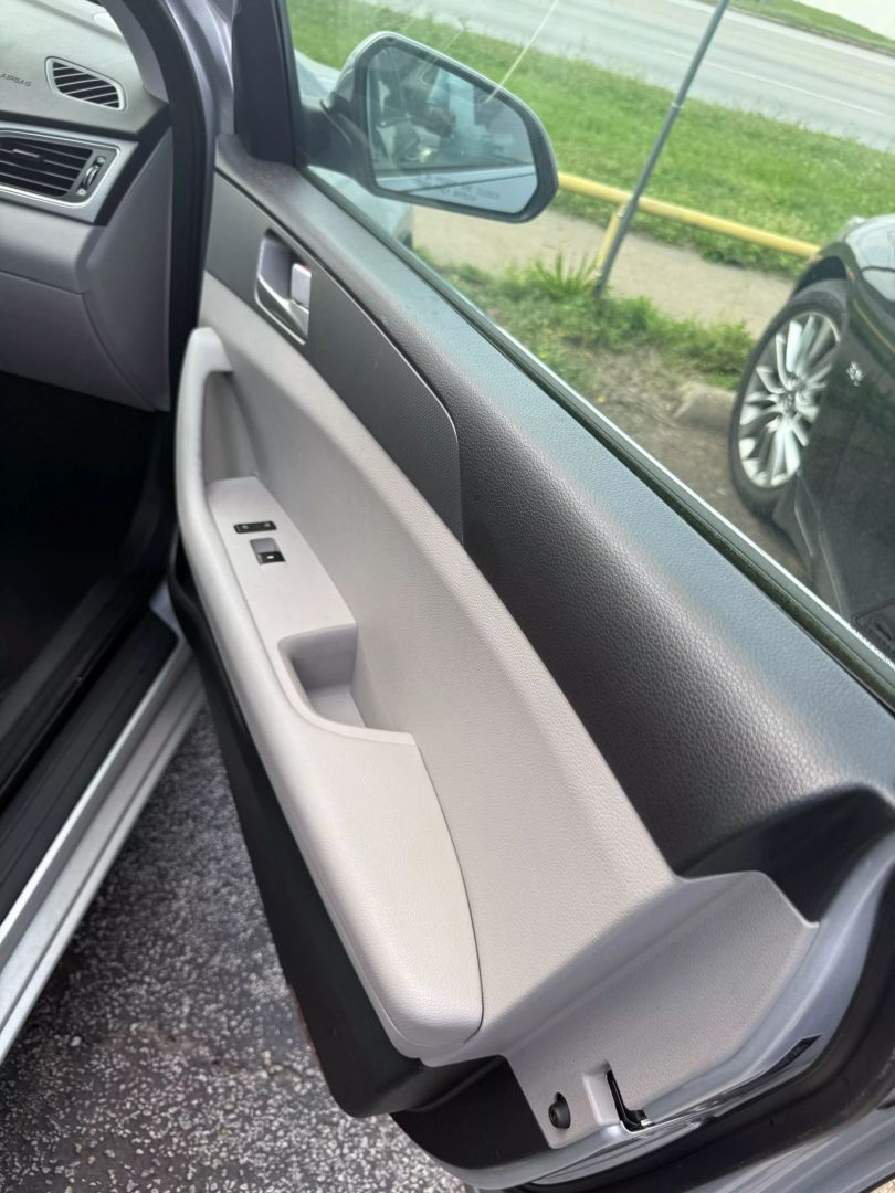 2015 Hyundai Sonata - Image 9