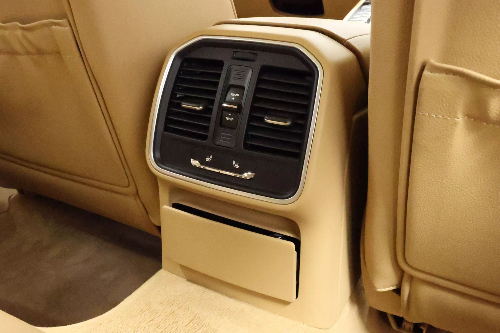 2016 Porsche Macan - Image 71