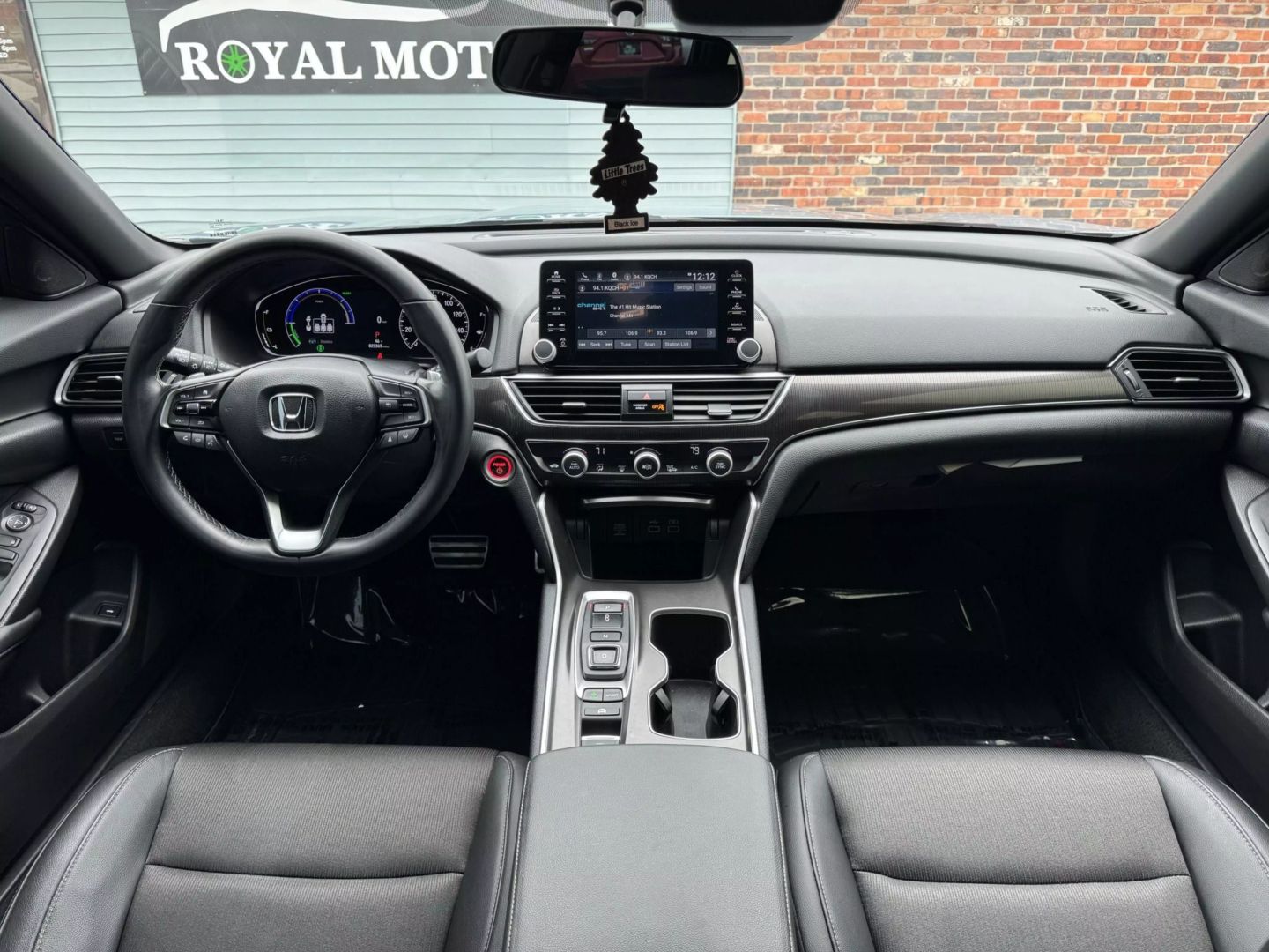 2022 Honda Accord Hybrid - Image 17