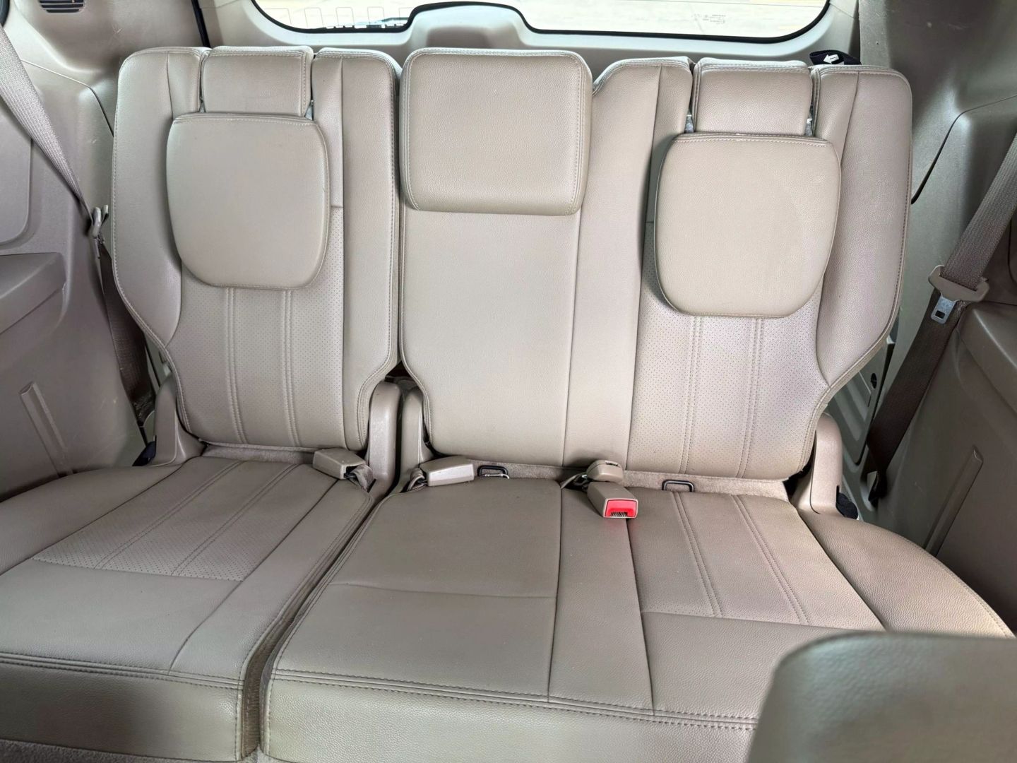 2016 Chrysler Town & Country - Image 23
