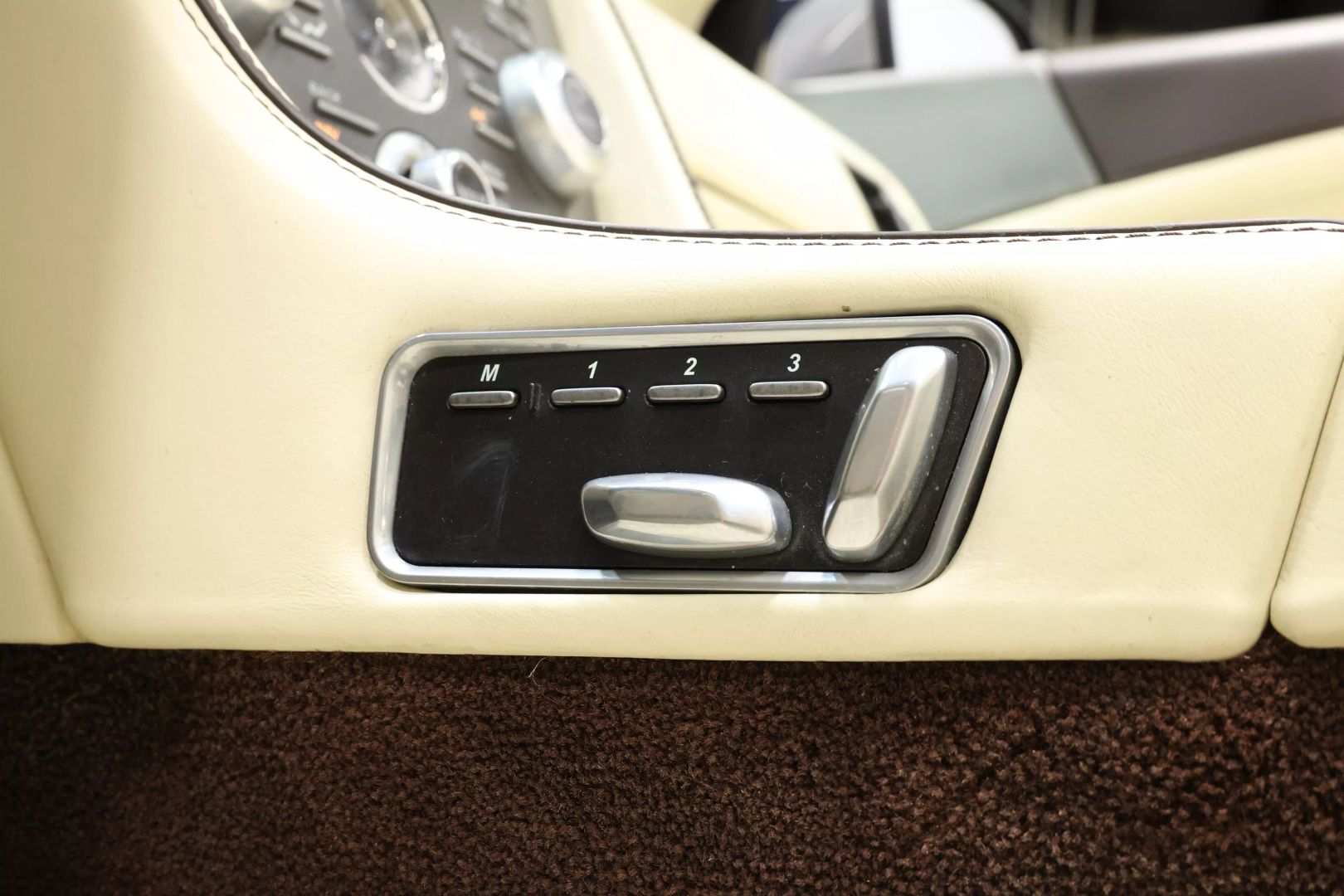 2012 Aston Martin Virage - Image 35