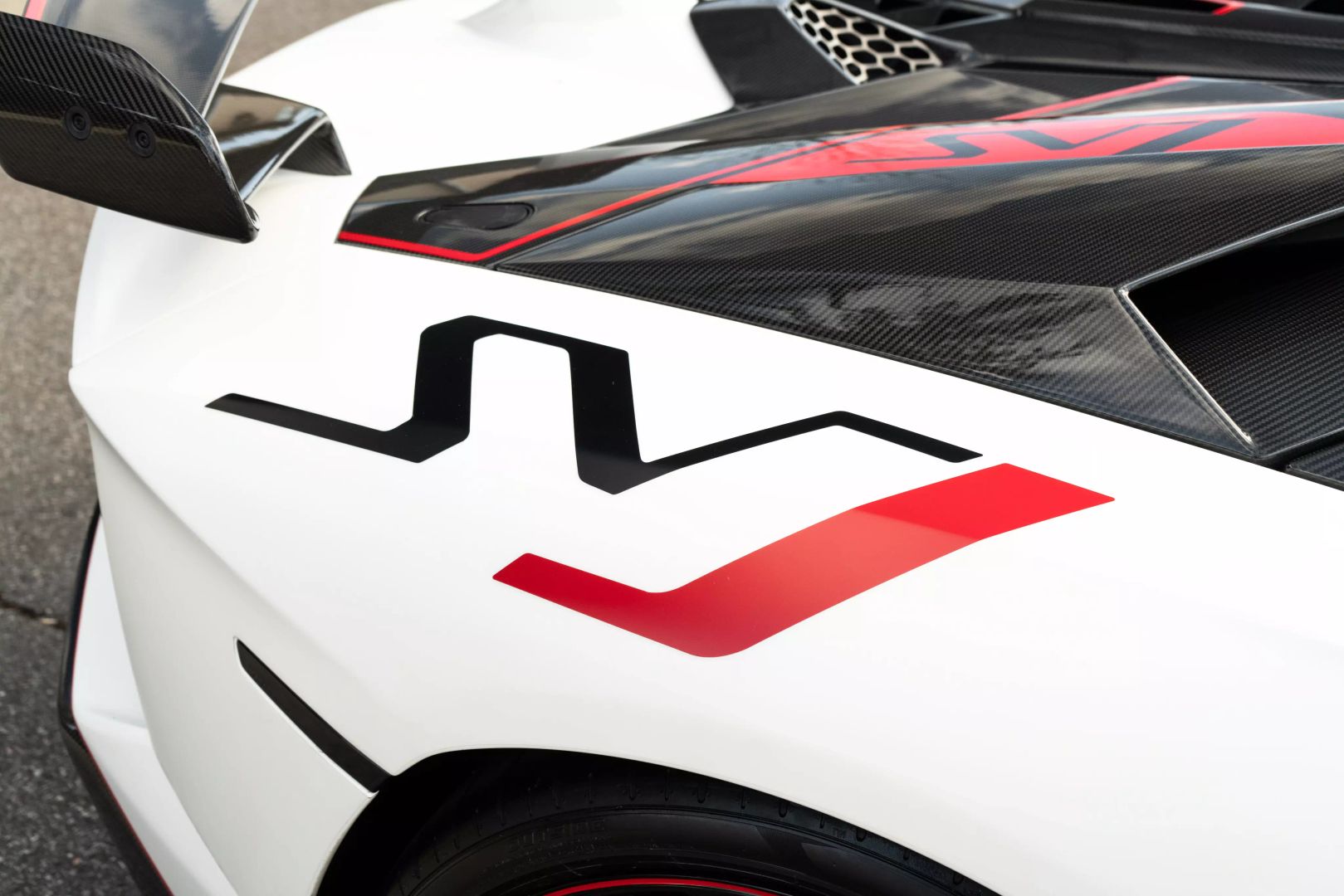 2021 Lamborghini Aventador - Image 34