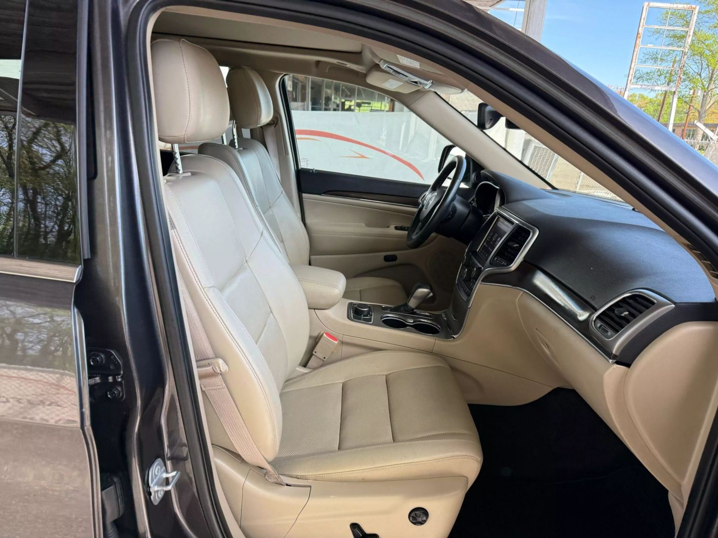 2018 Jeep Grand Cherokee - Image 25