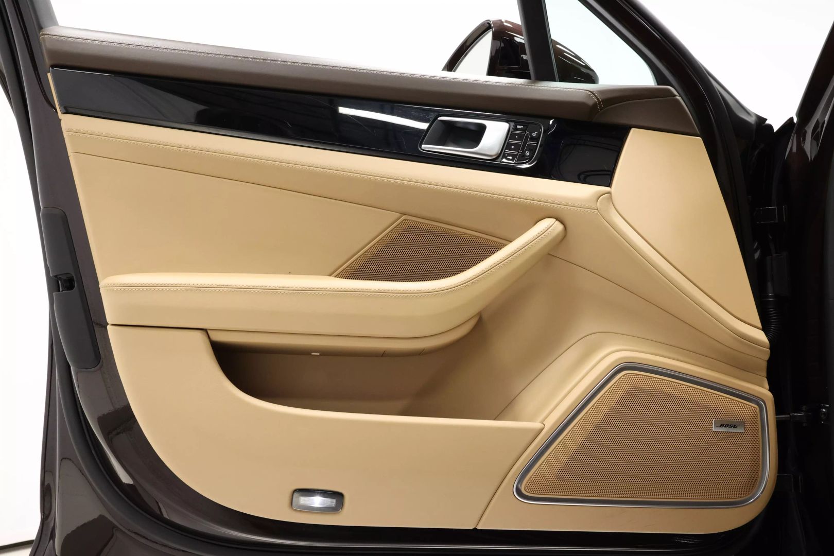 2017 Porsche Panamera - Image 9
