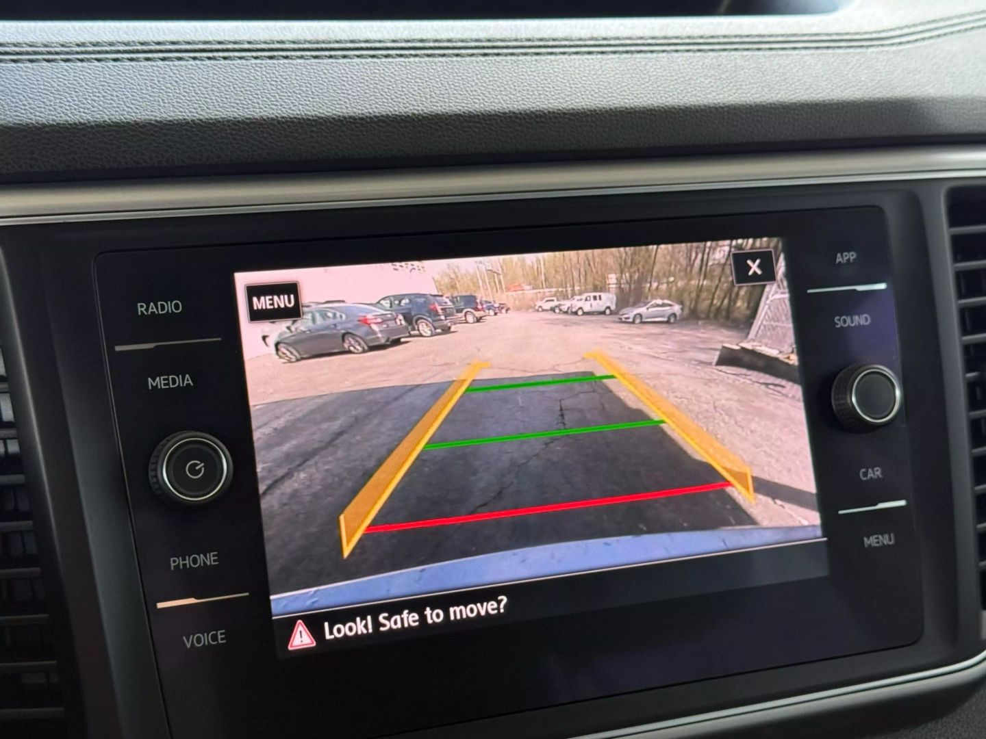 2018 Volkswagen Atlas - Image 40
