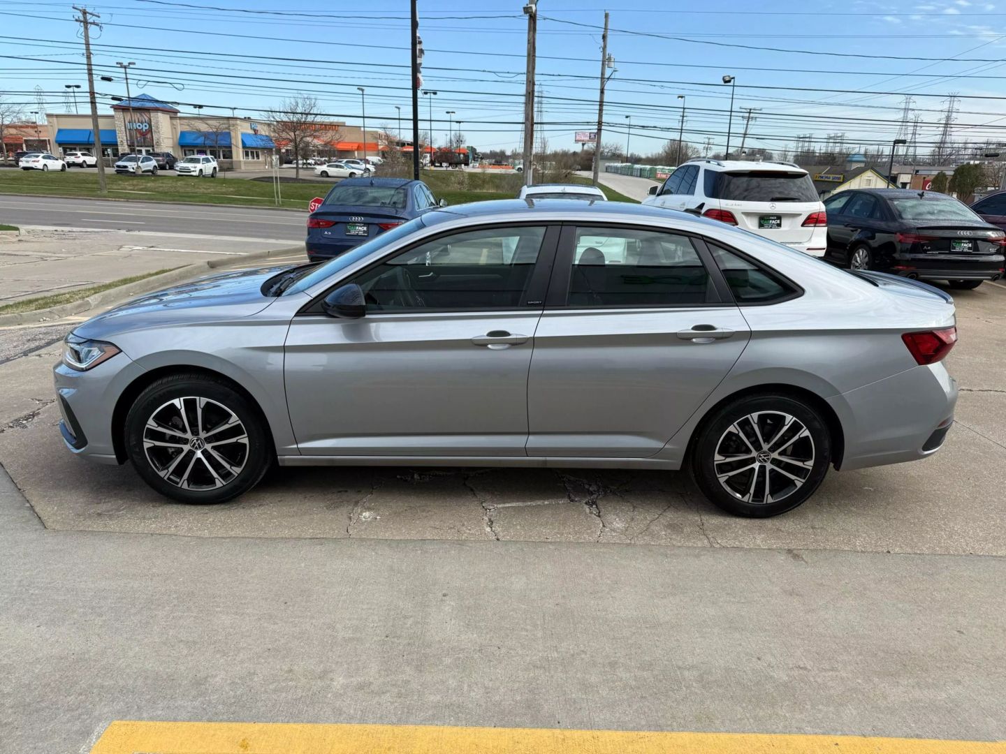 2025 Volkswagen Jetta - Image 6