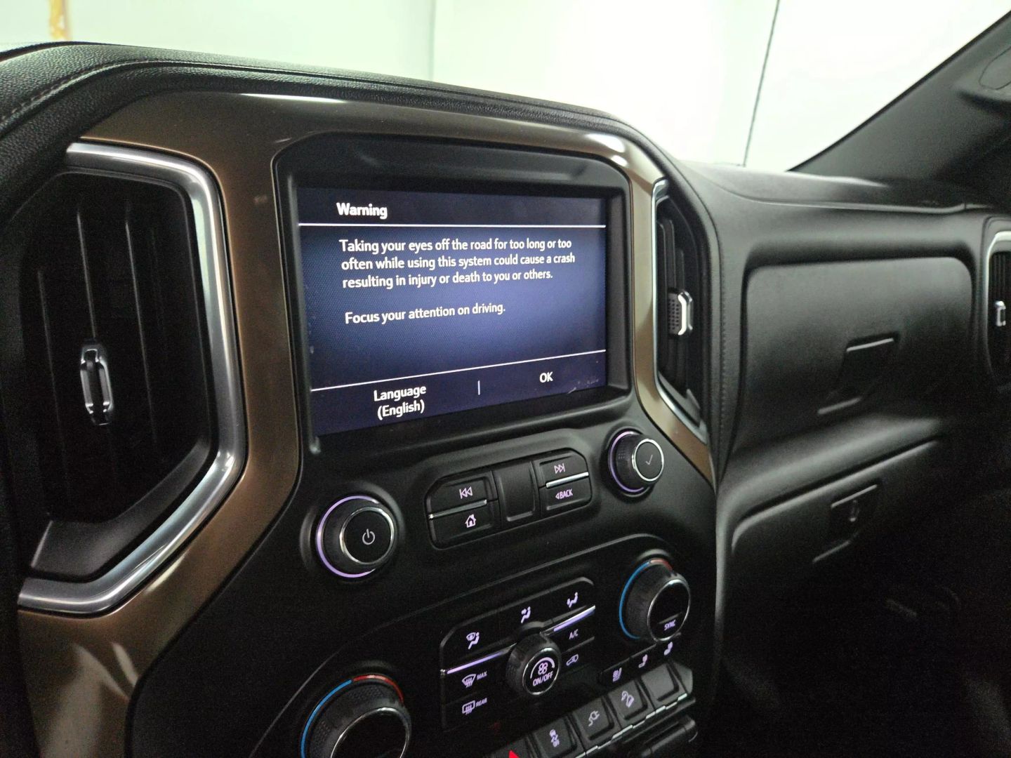 2022 Chevrolet Silverado 1500 Limited Crew Cab - Image 27