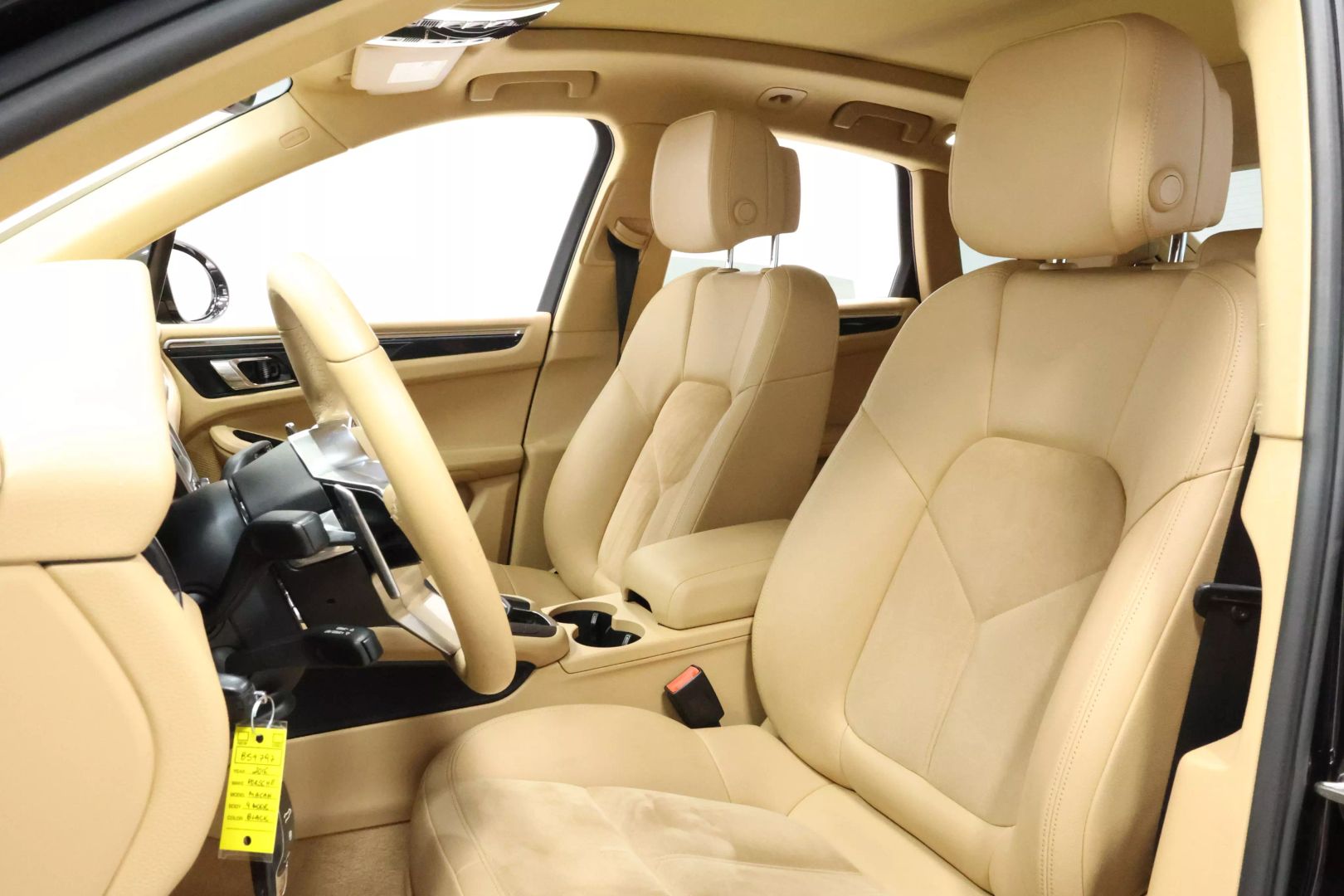 2016 Porsche Macan - Image 15