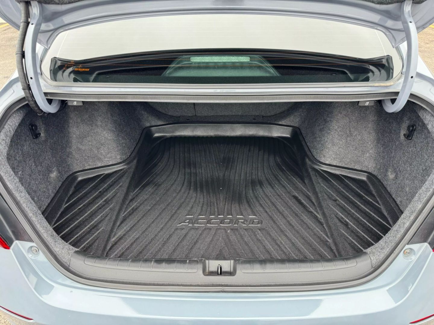 2022 Honda Accord Hybrid - Image 29