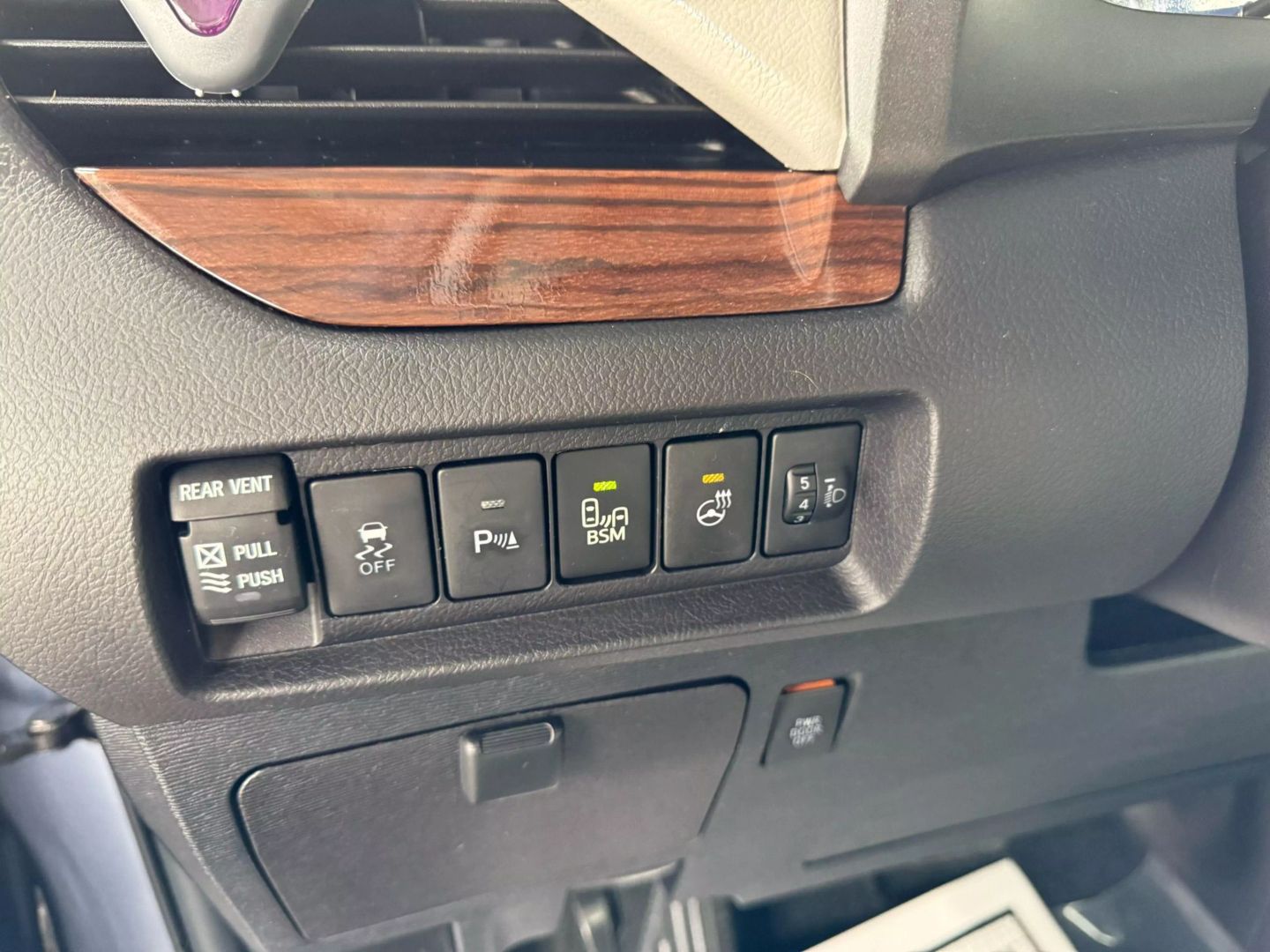 2017 Toyota Sienna - Image 37