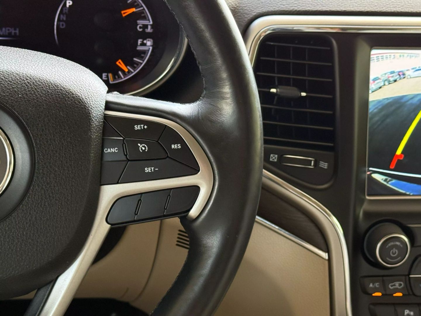 2018 Jeep Grand Cherokee - Image 36