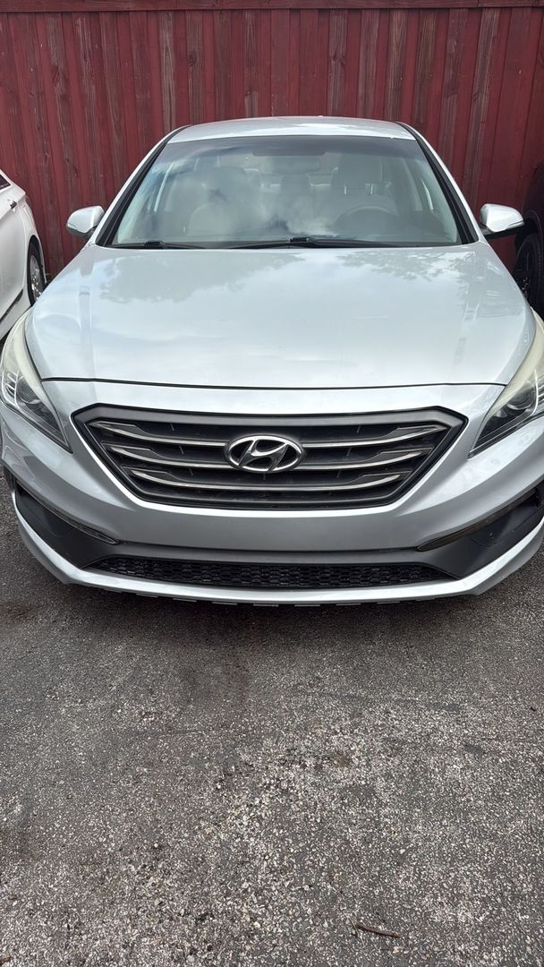 2015 Hyundai Sonata - Image 2