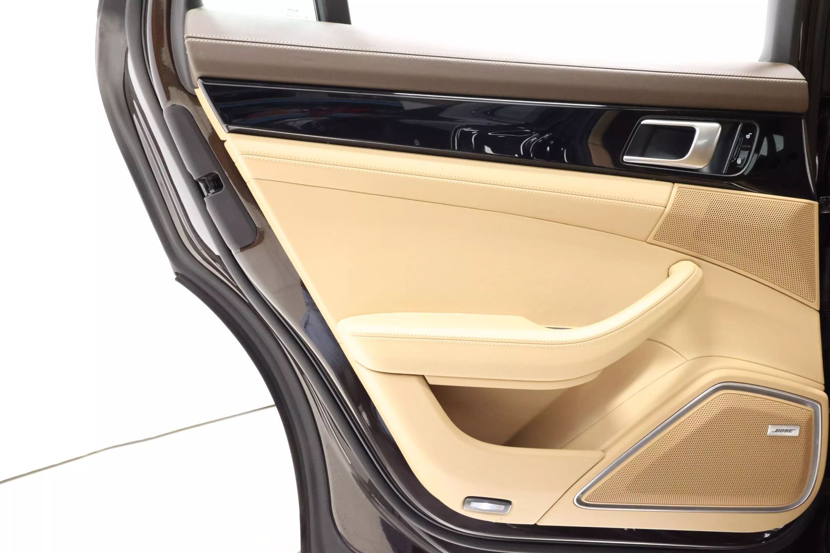 2017 Porsche Panamera - Image 48