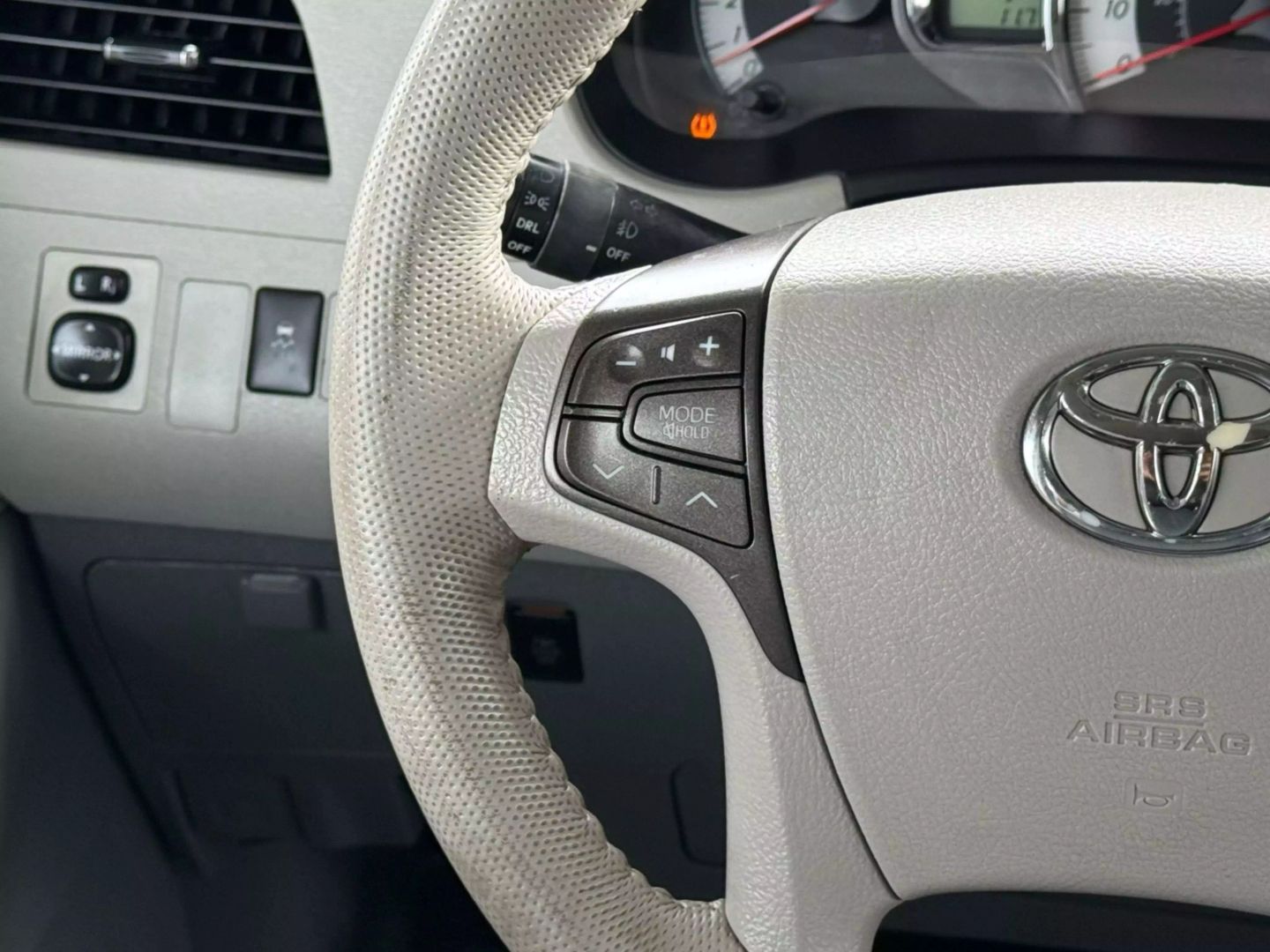 2013 Toyota Sienna - Image 30
