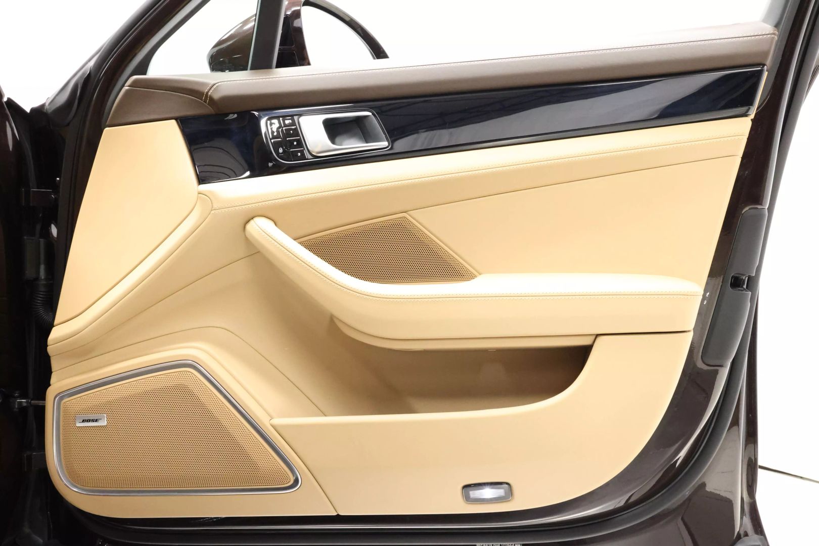 2017 Porsche Panamera - Image 84