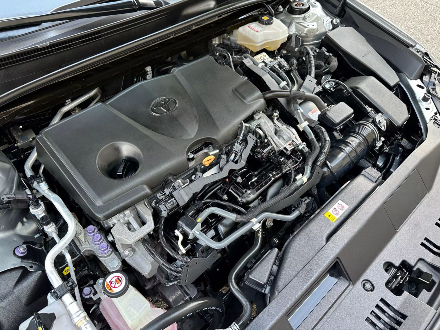 2020 Toyota Camry Hybrid - Image 48