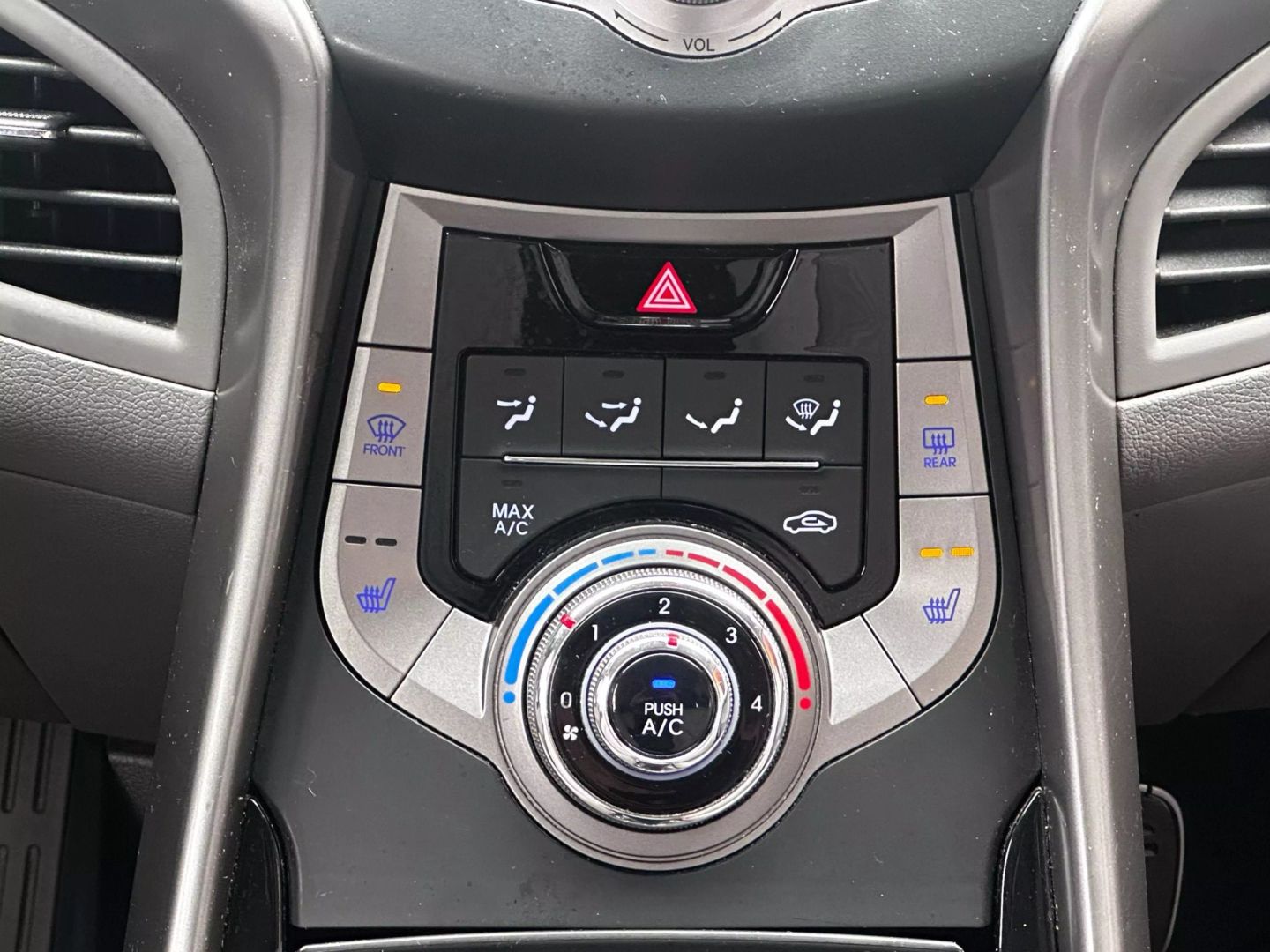 2013 Hyundai Elantra - Image 17