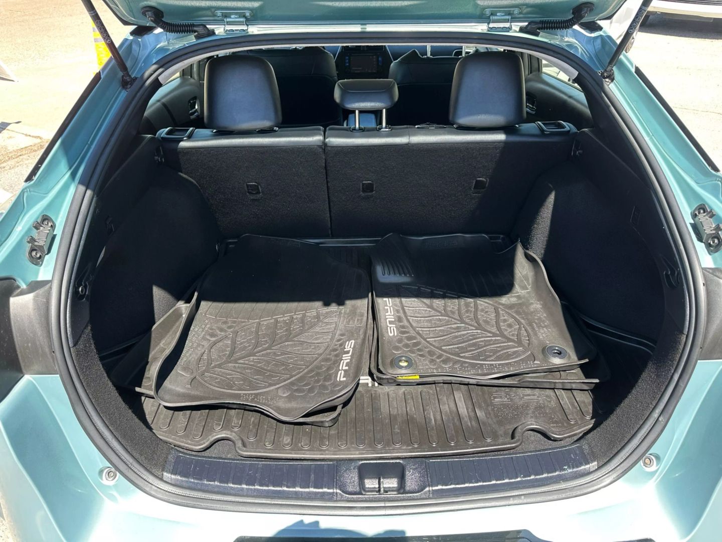 2016 Toyota Prius - Image 18