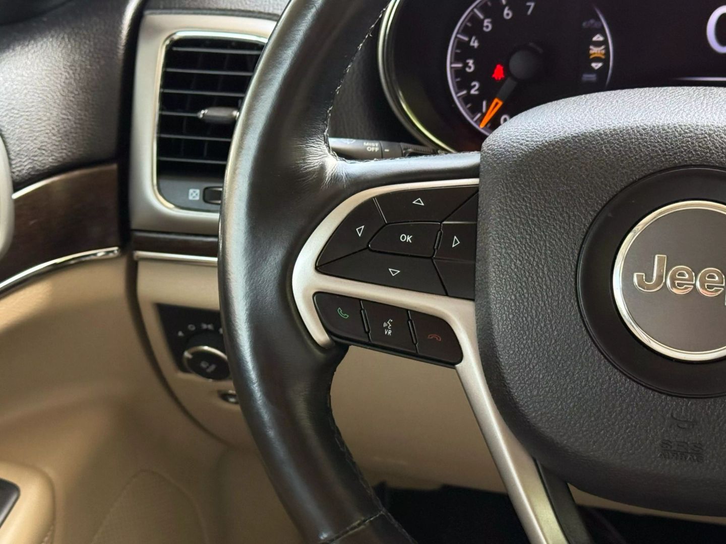 2018 Jeep Grand Cherokee - Image 35