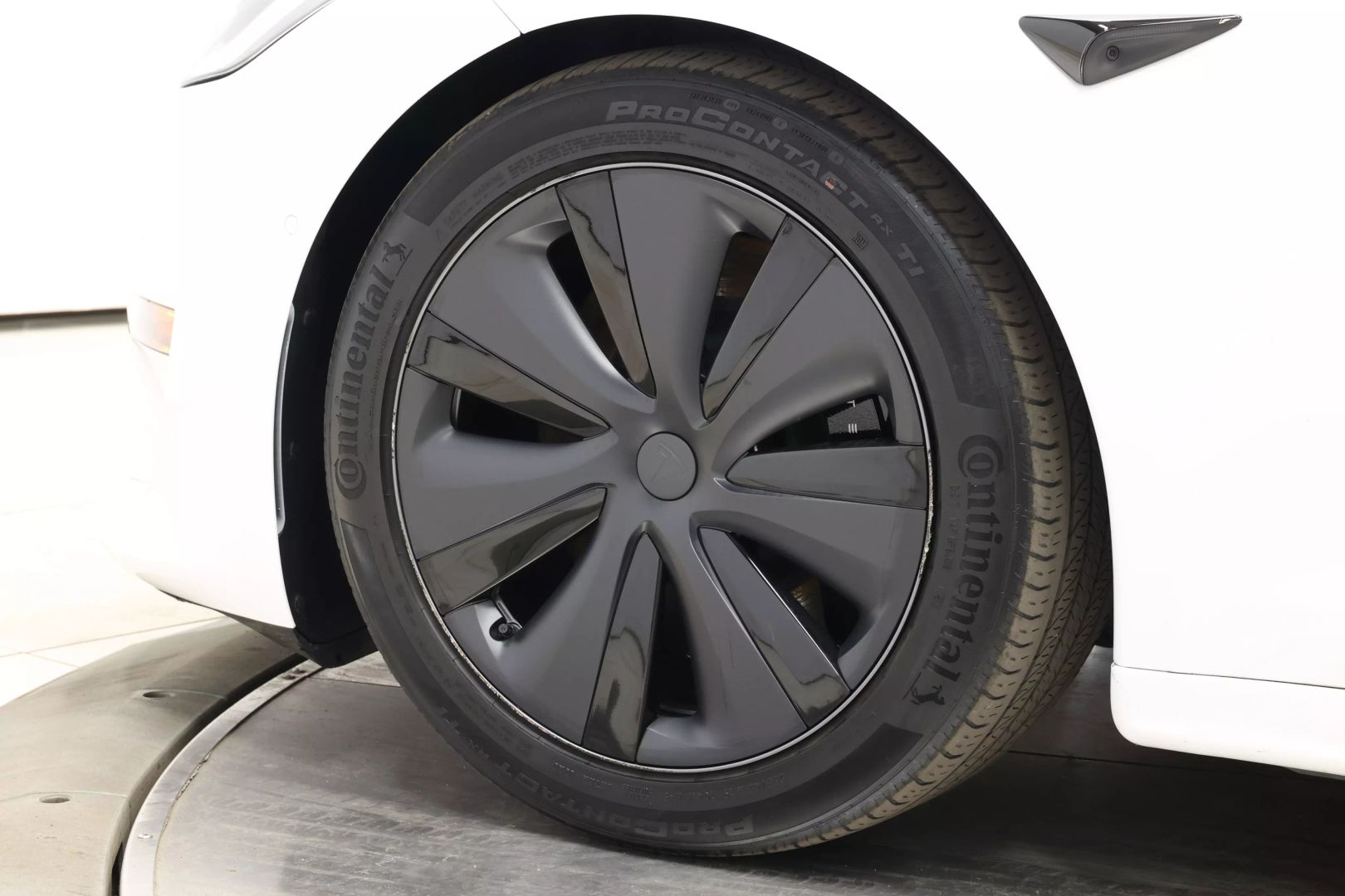 2022 Tesla Model S - Image 87