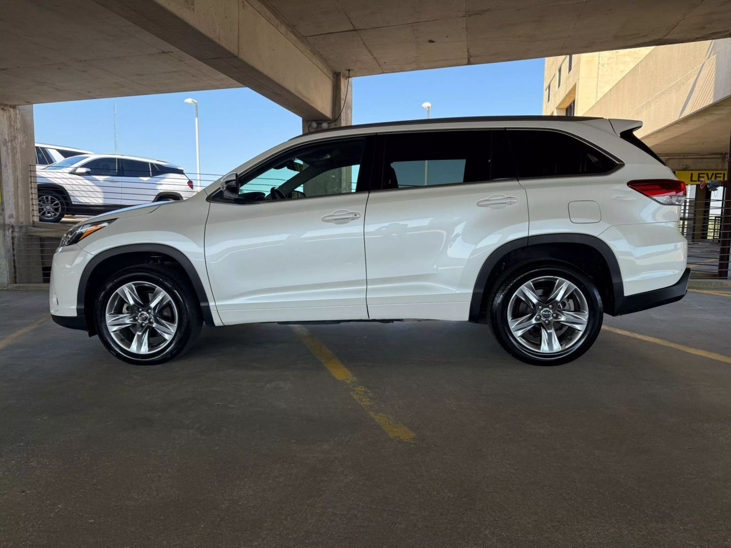 2018 Toyota Highlander - Image 3