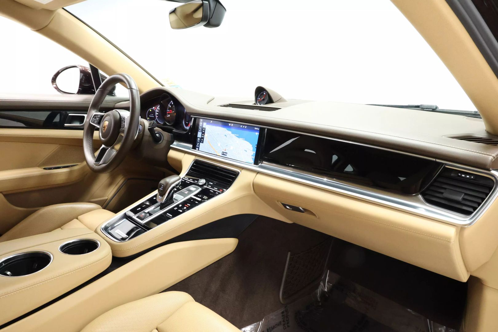 2017 Porsche Panamera - Image 95