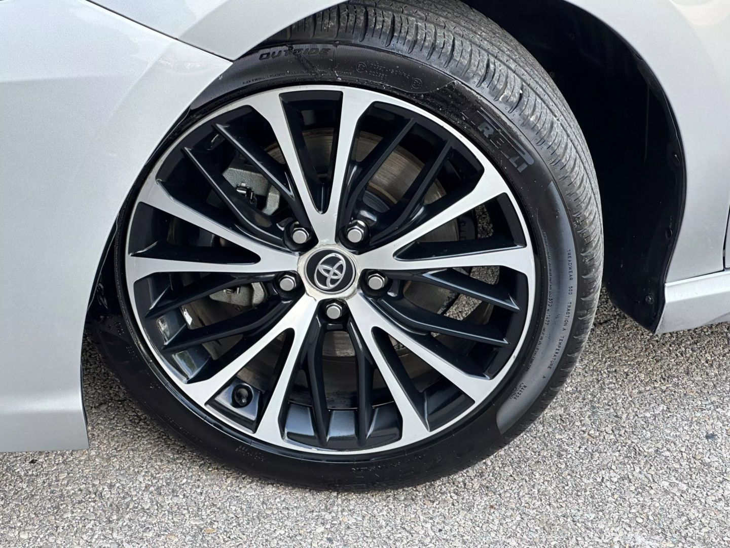 2020 Toyota Camry Hybrid - Image 40