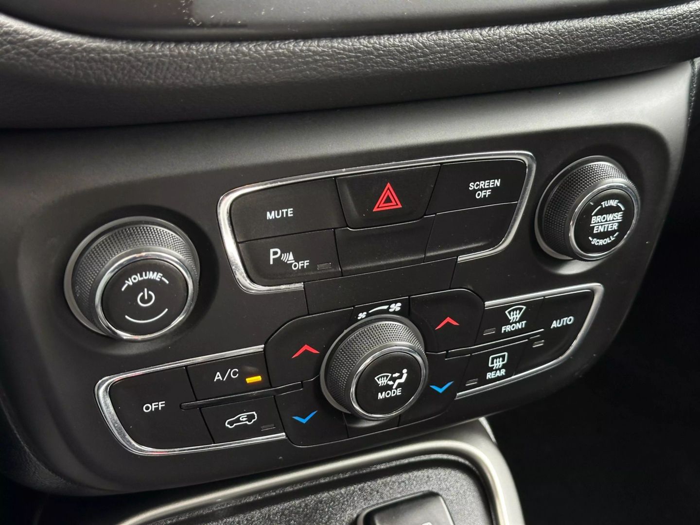 2019 Jeep Compass - Image 35
