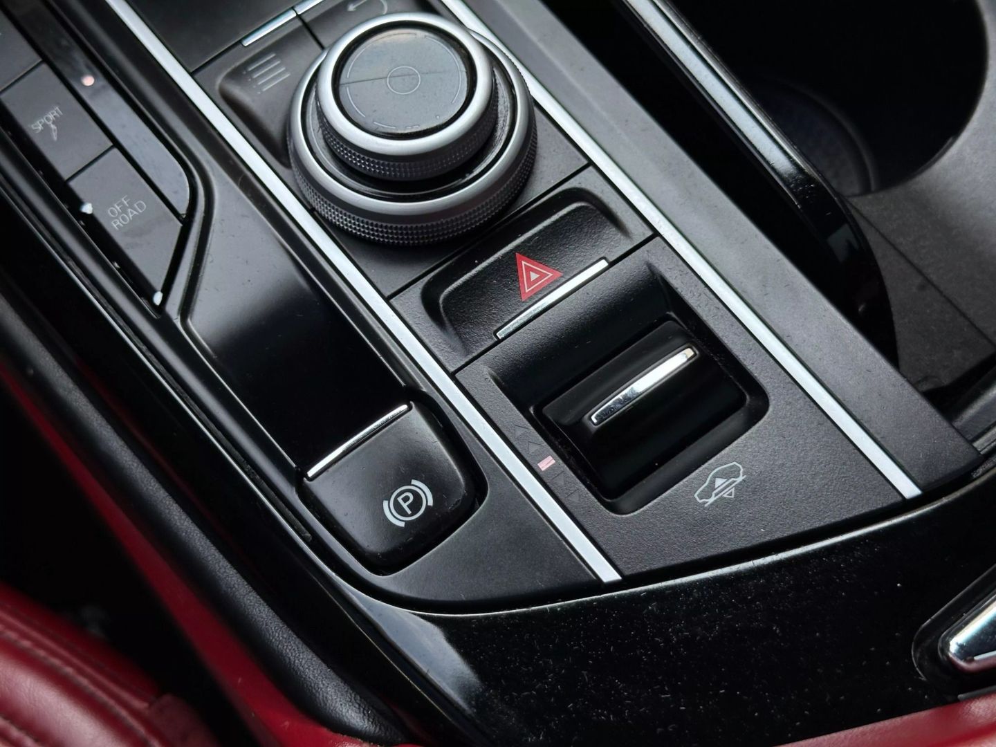 2017 Maserati Levante - Image 38