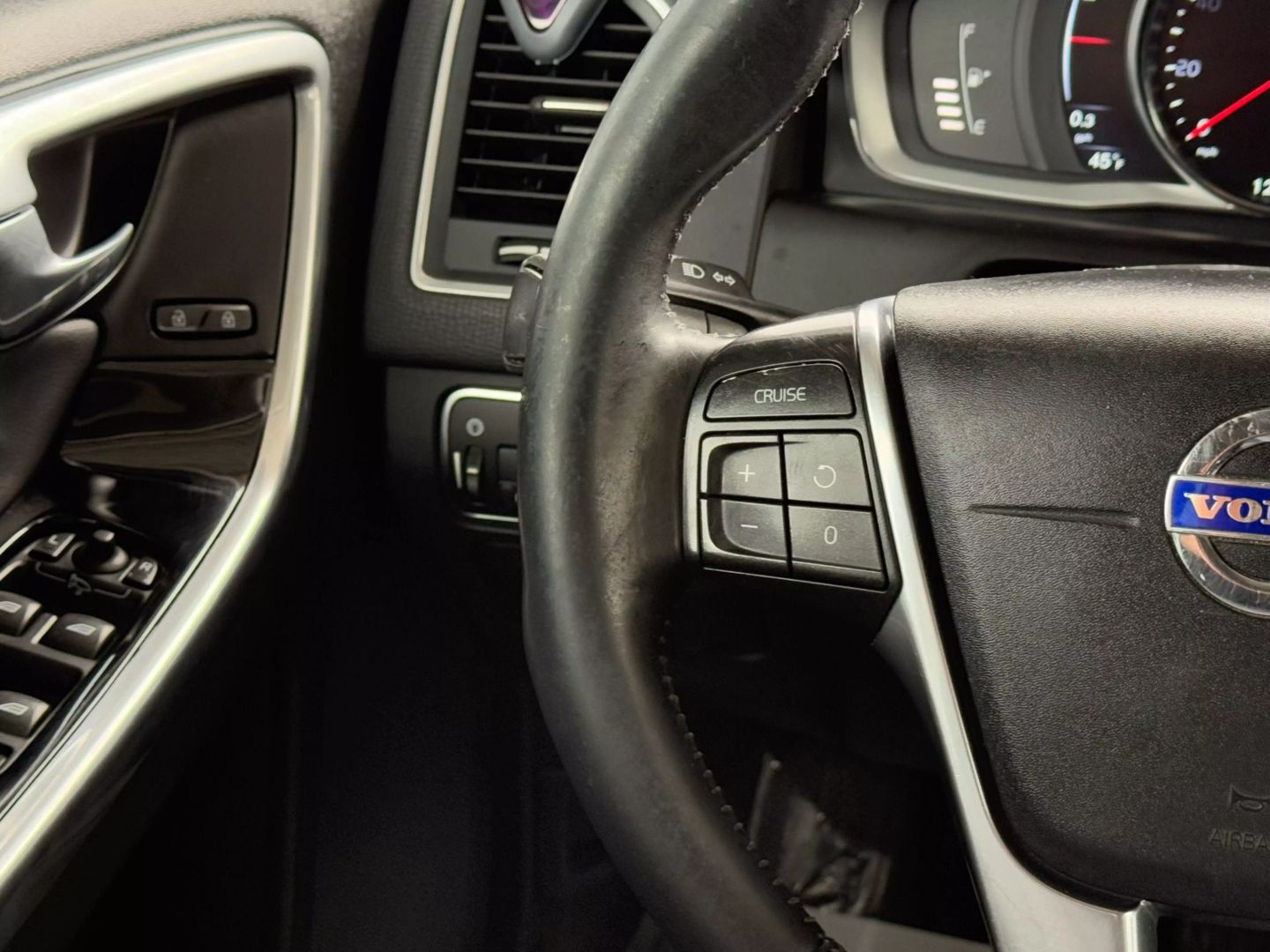 2016 Volvo Xc60 - Image 33
