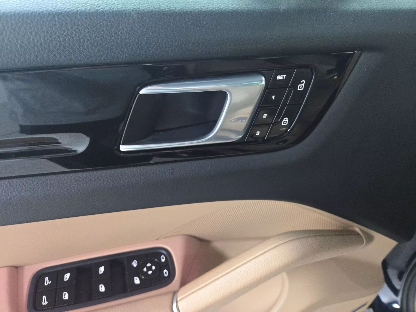 2021 Porsche Cayenne - Image 30