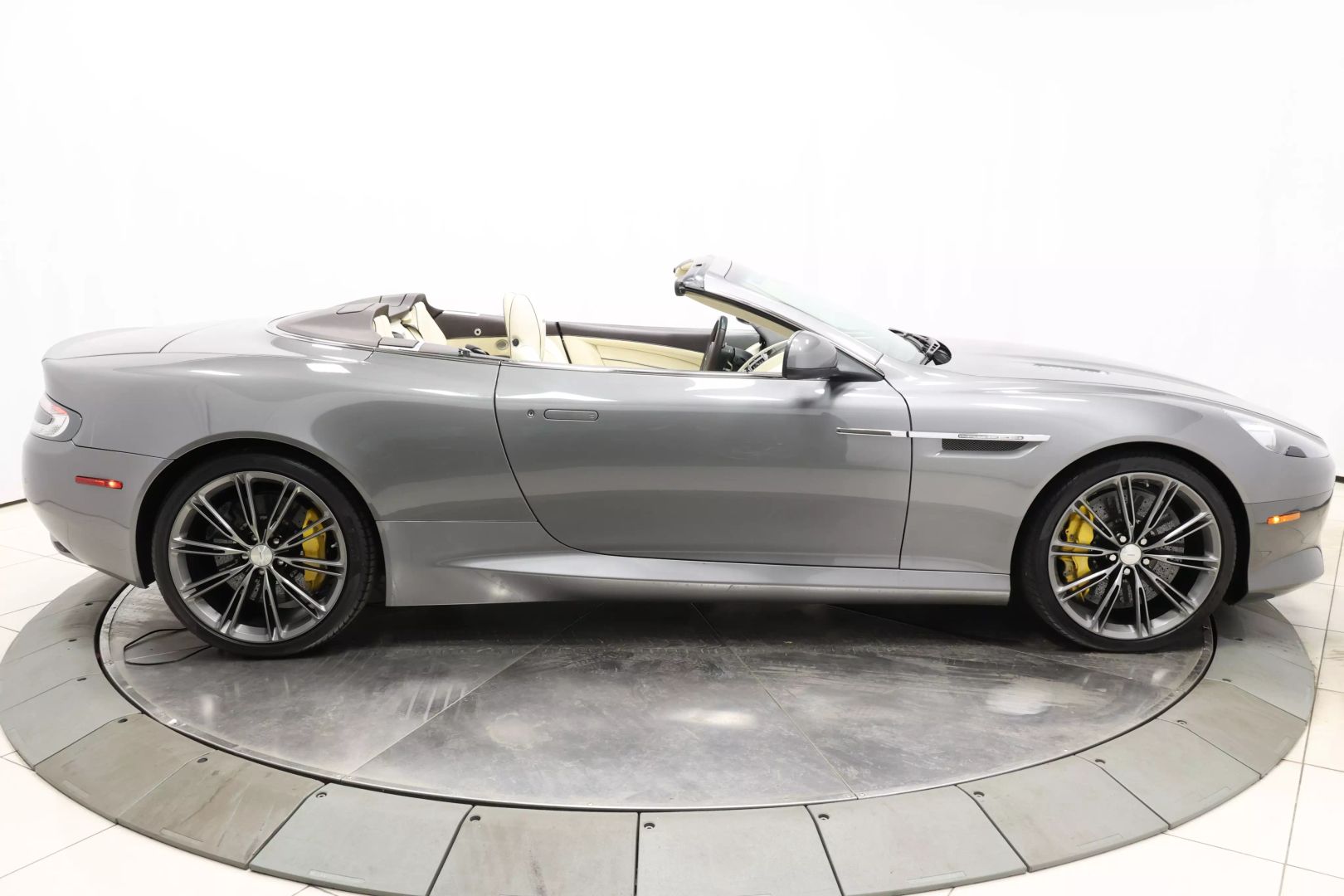 2012 Aston Martin Virage - Image 54